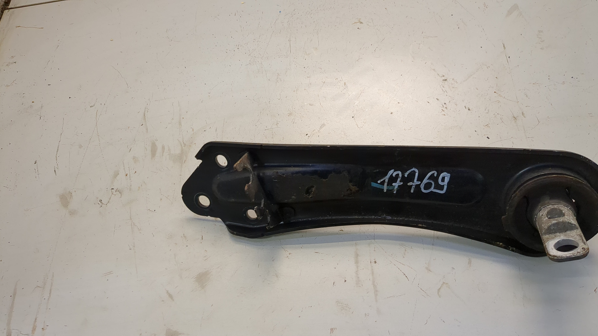 Рычаг задний правый