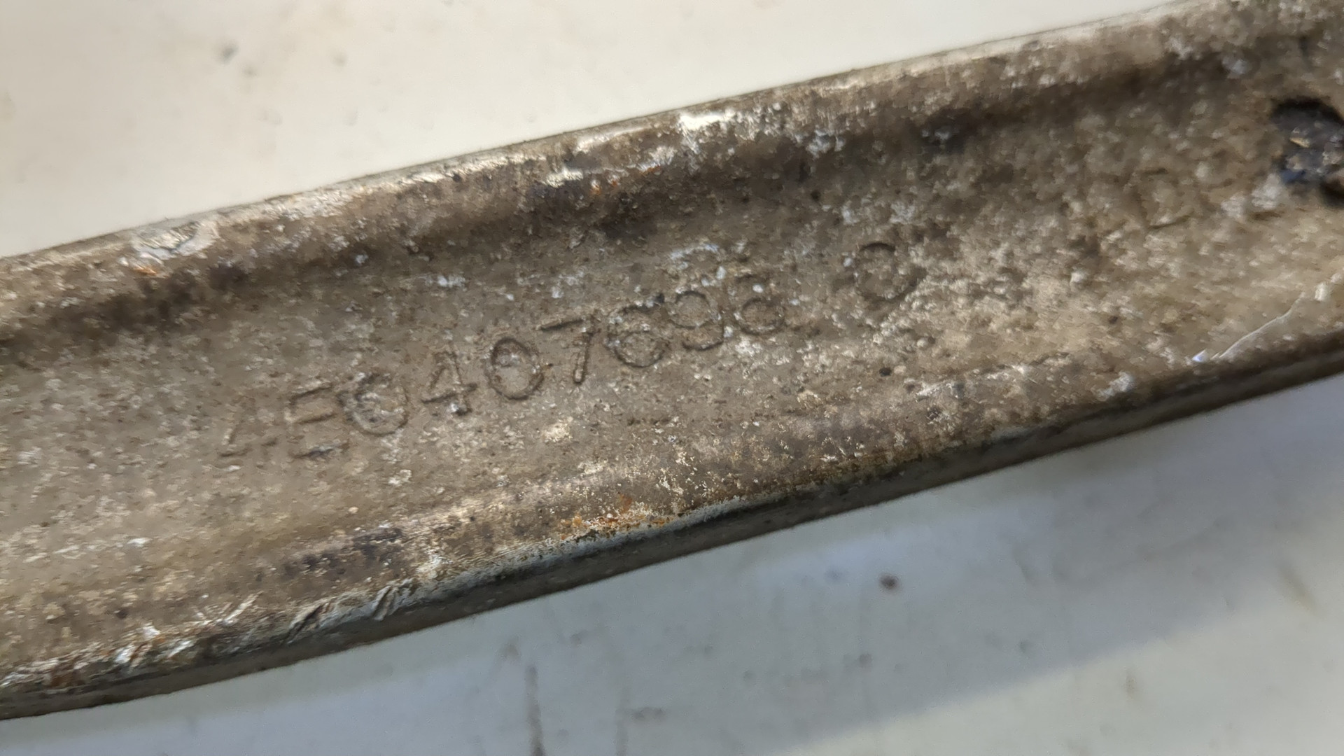 Рычаг передний правый