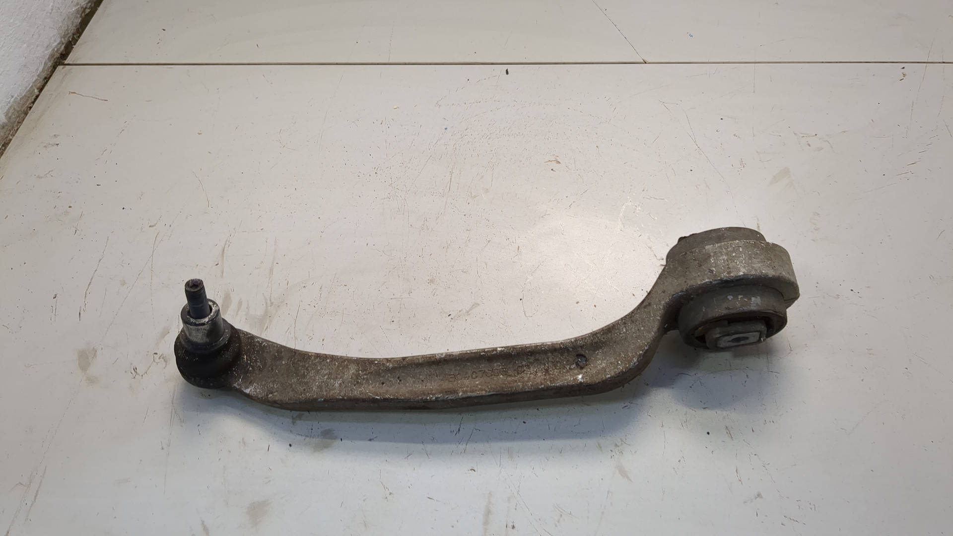 Рычаг передний правый