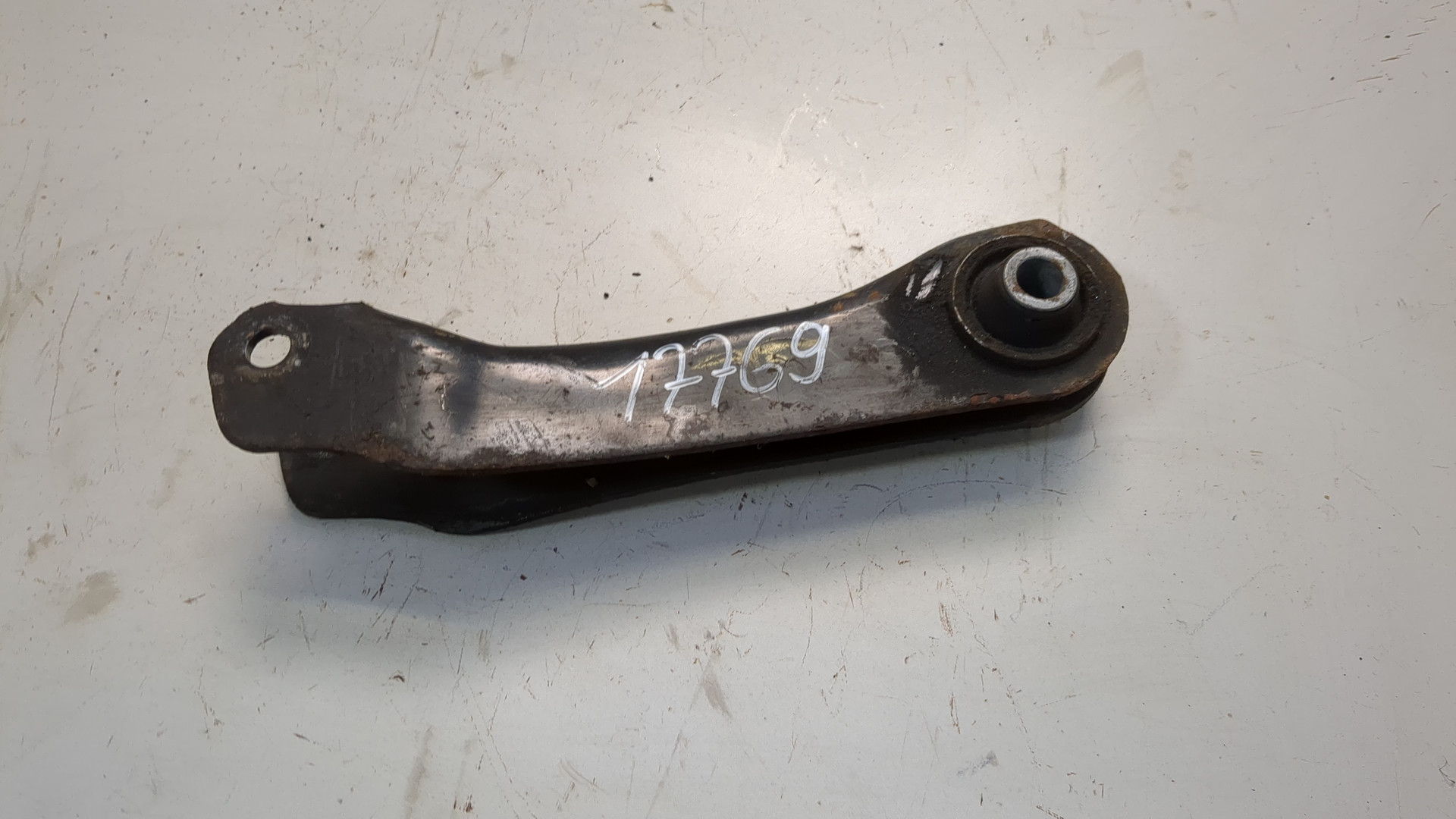 Рычаг задний