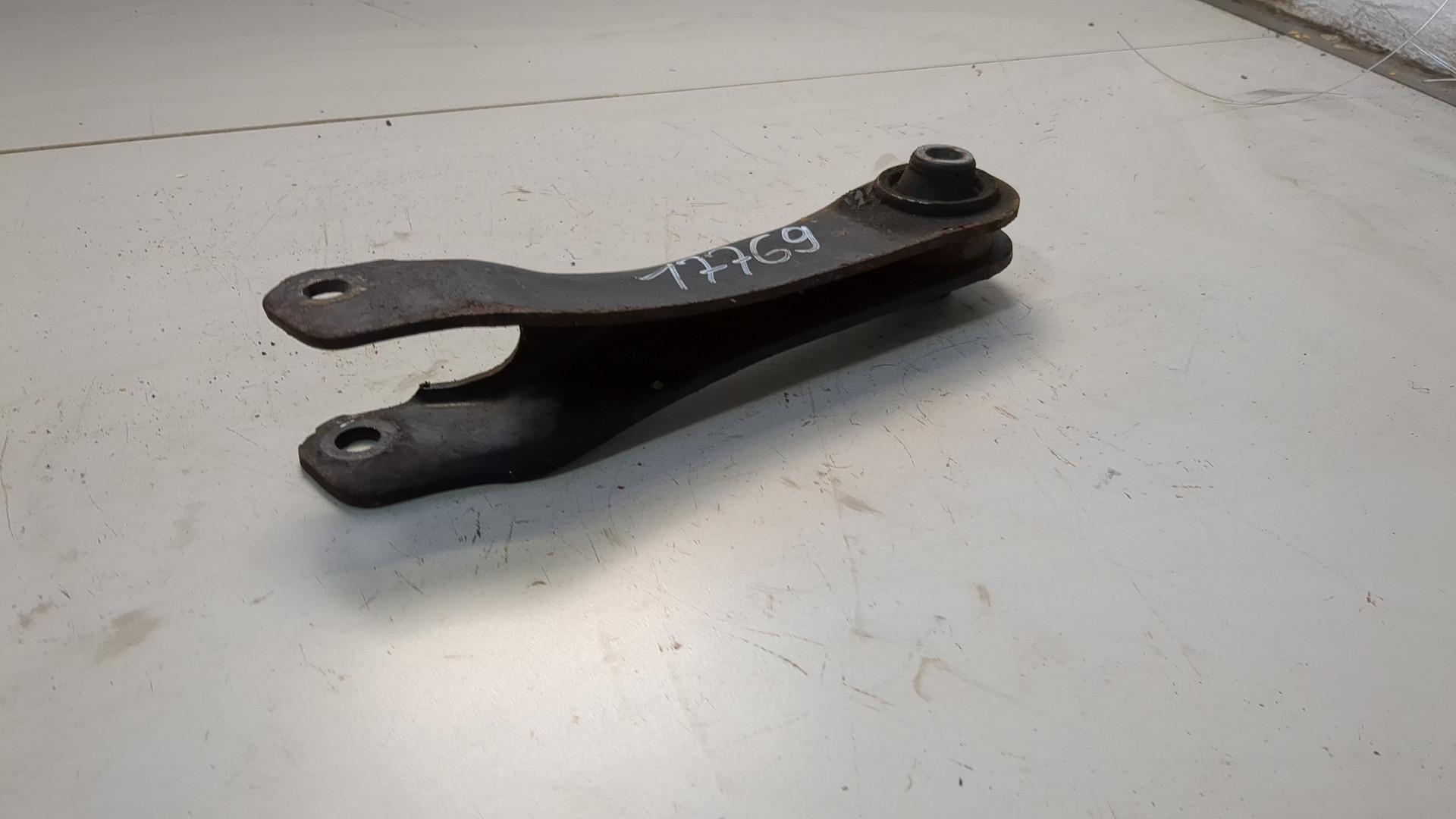 Рычаг задний