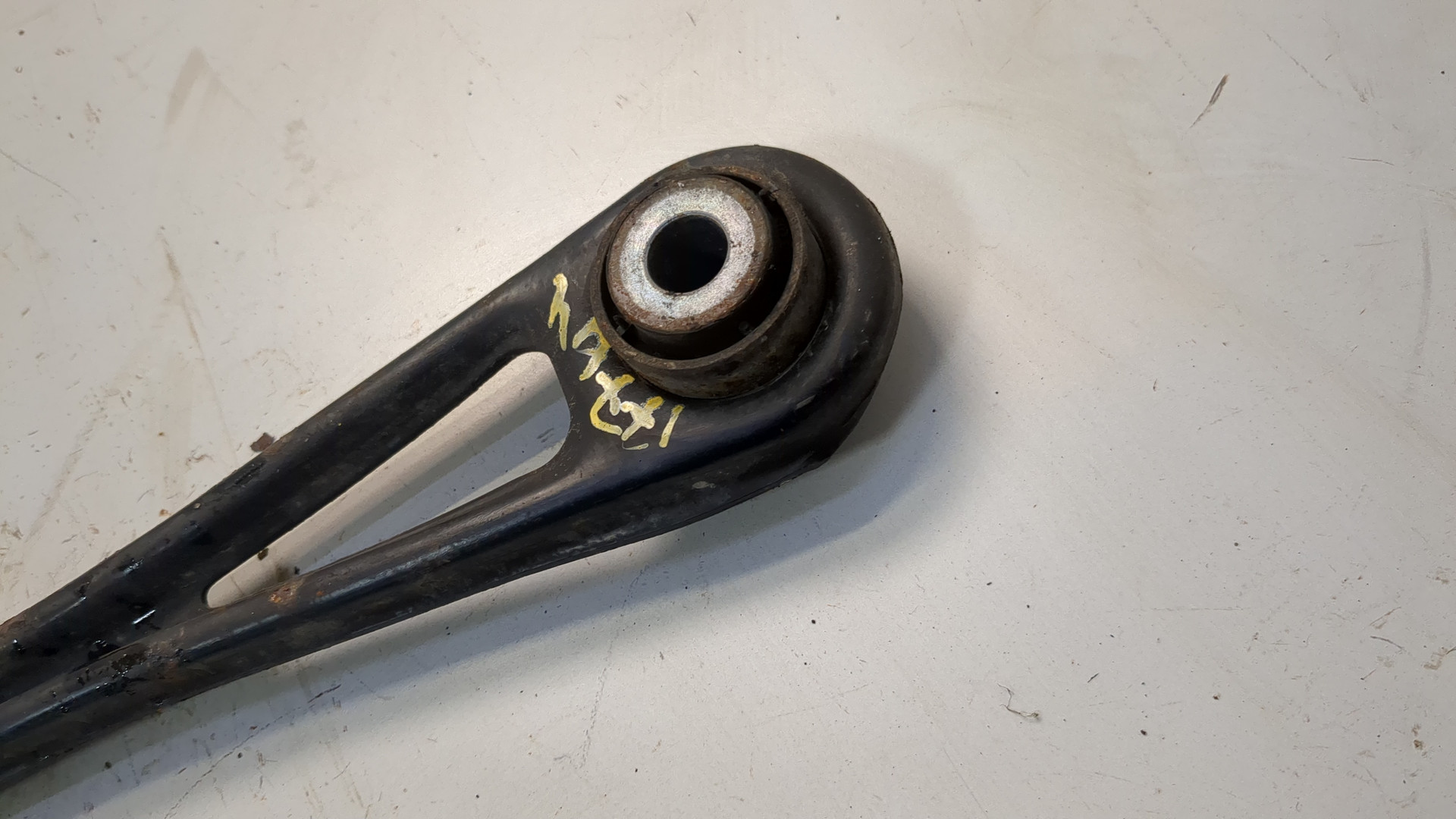 Рычаг задний