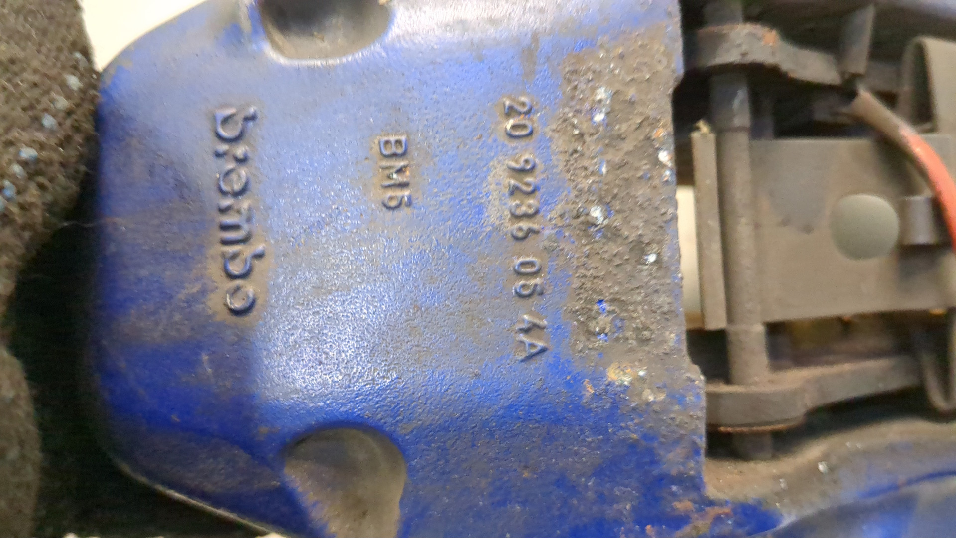 Суппорт передний левый