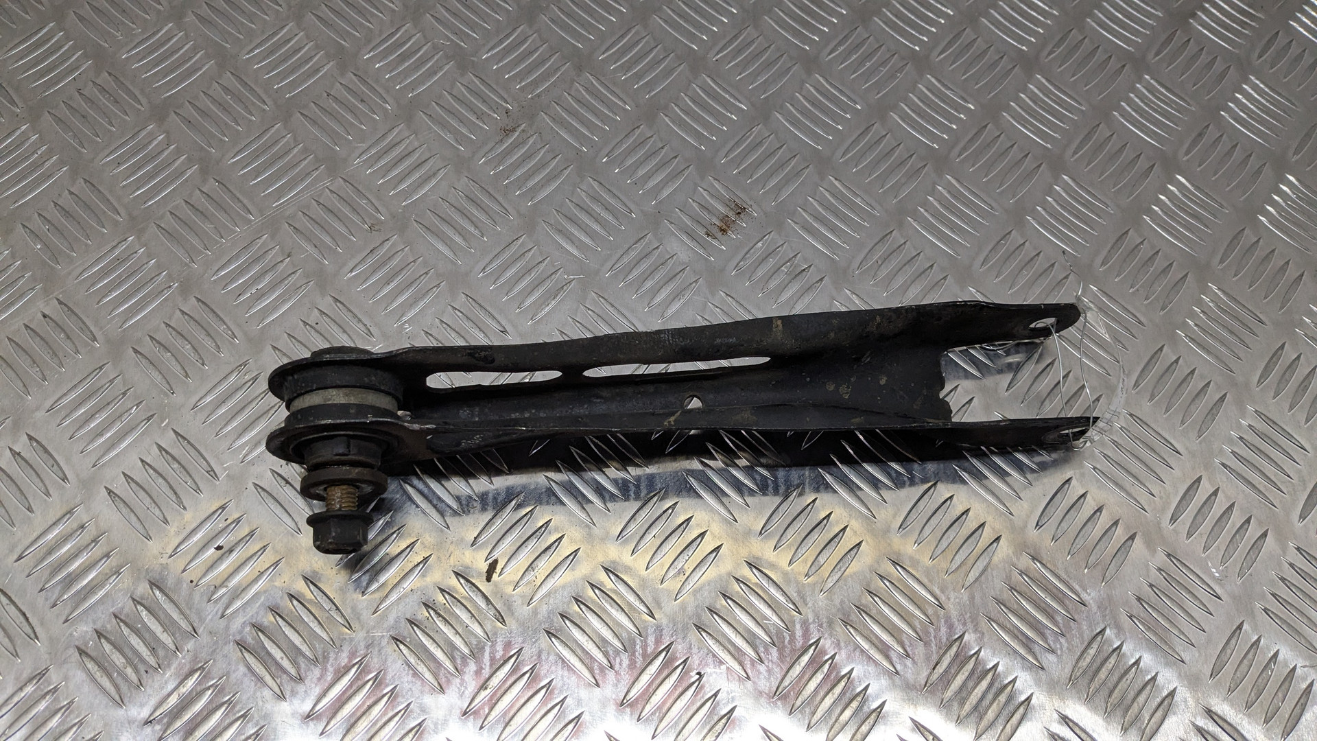 Рычаг задний правый