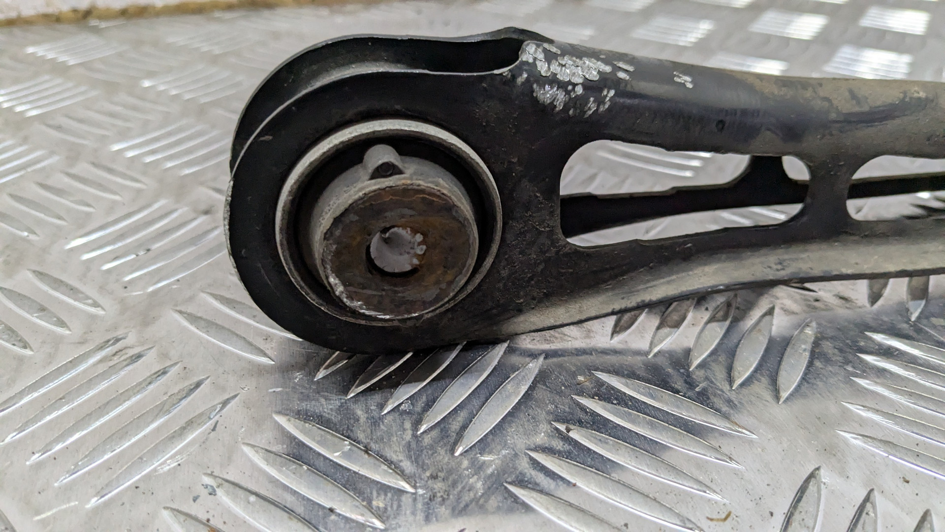 Рычаг задний правый