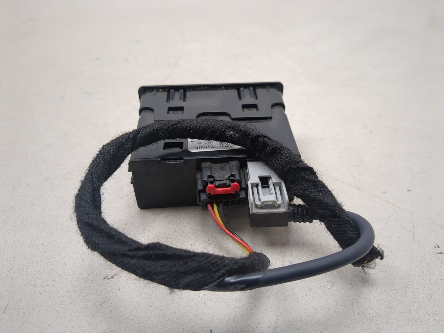 Гнездо AUX / USB IN