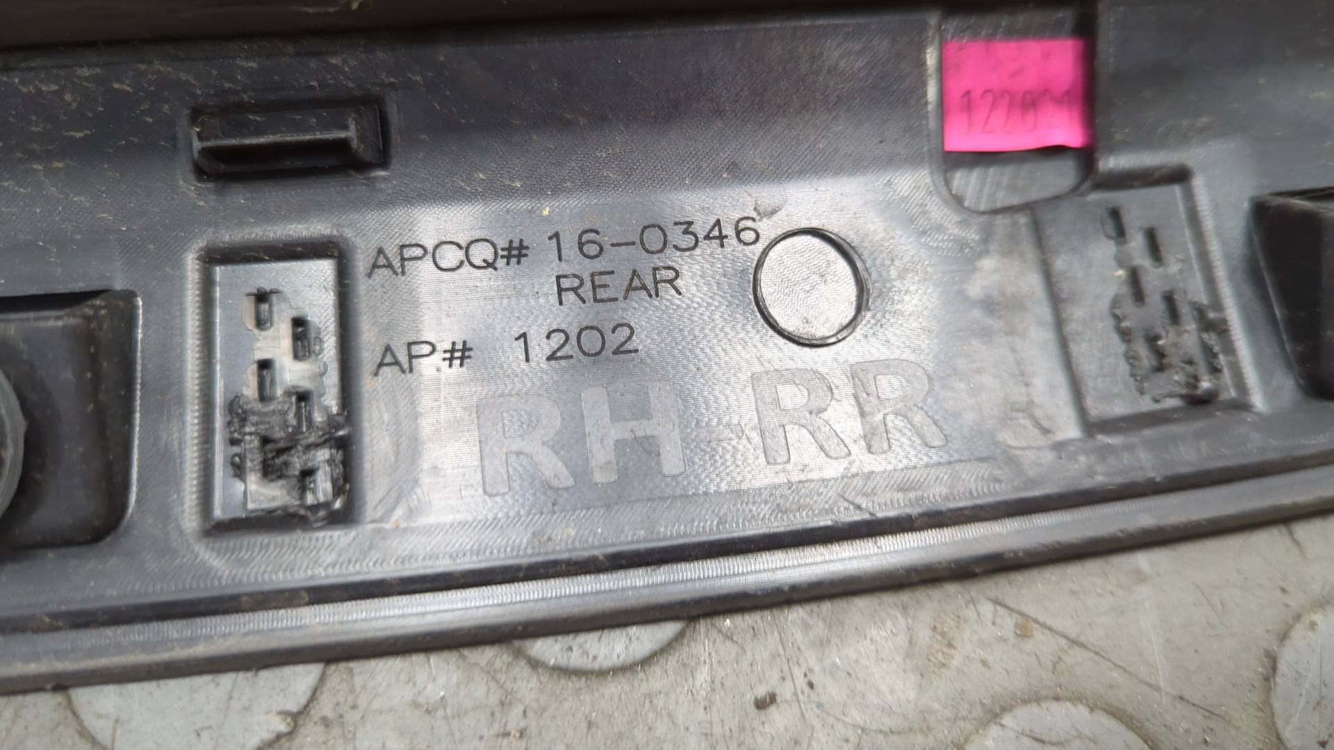 Молдинг заднего крыла правого