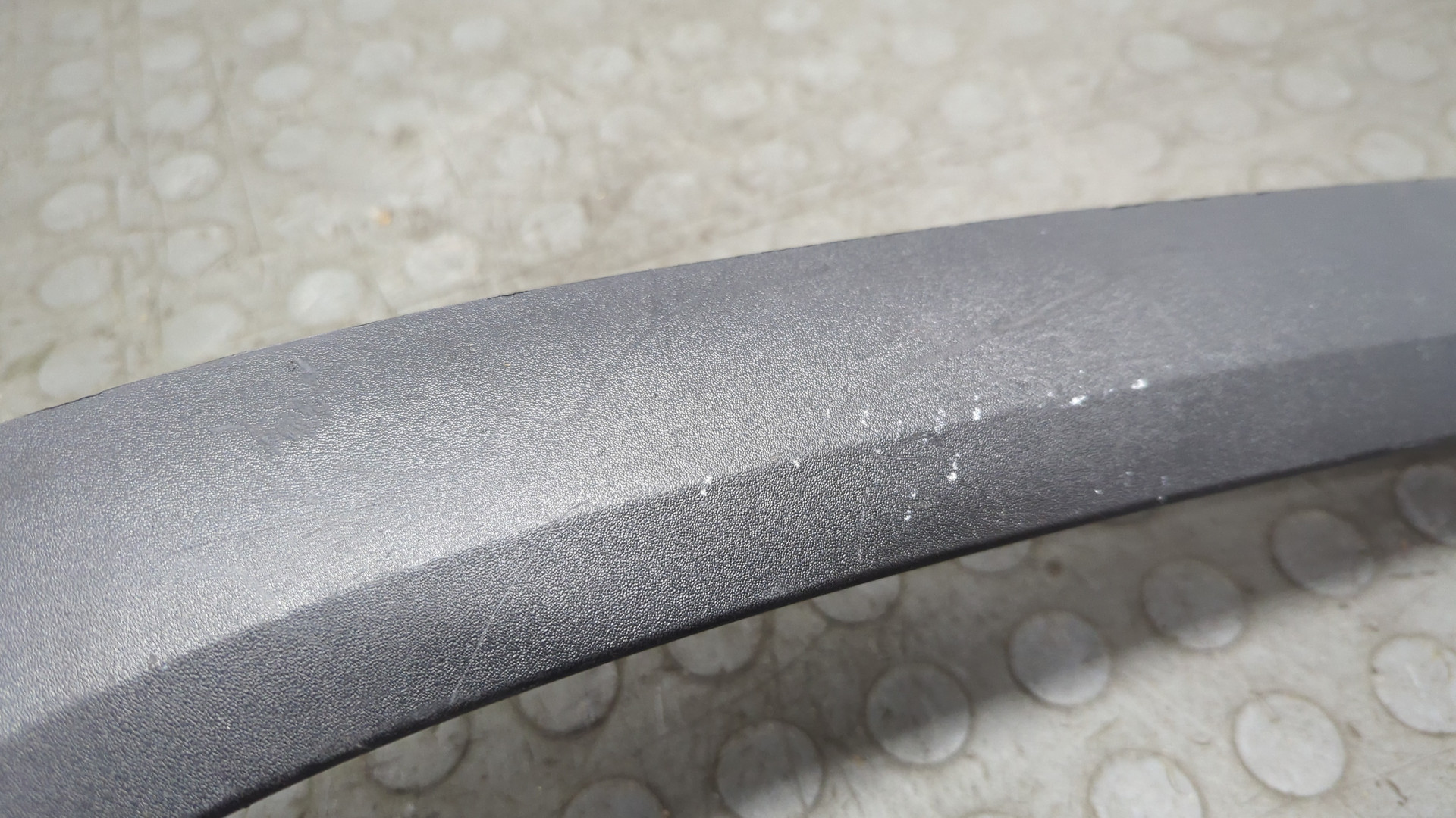 Молдинг заднего крыла правого