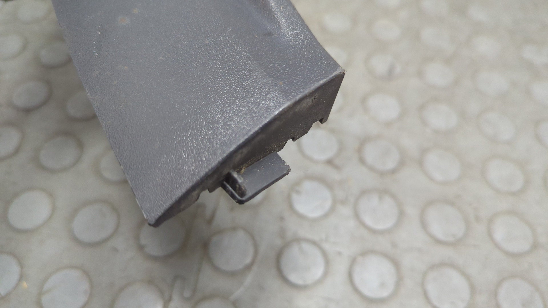 Молдинг заднего крыла правого