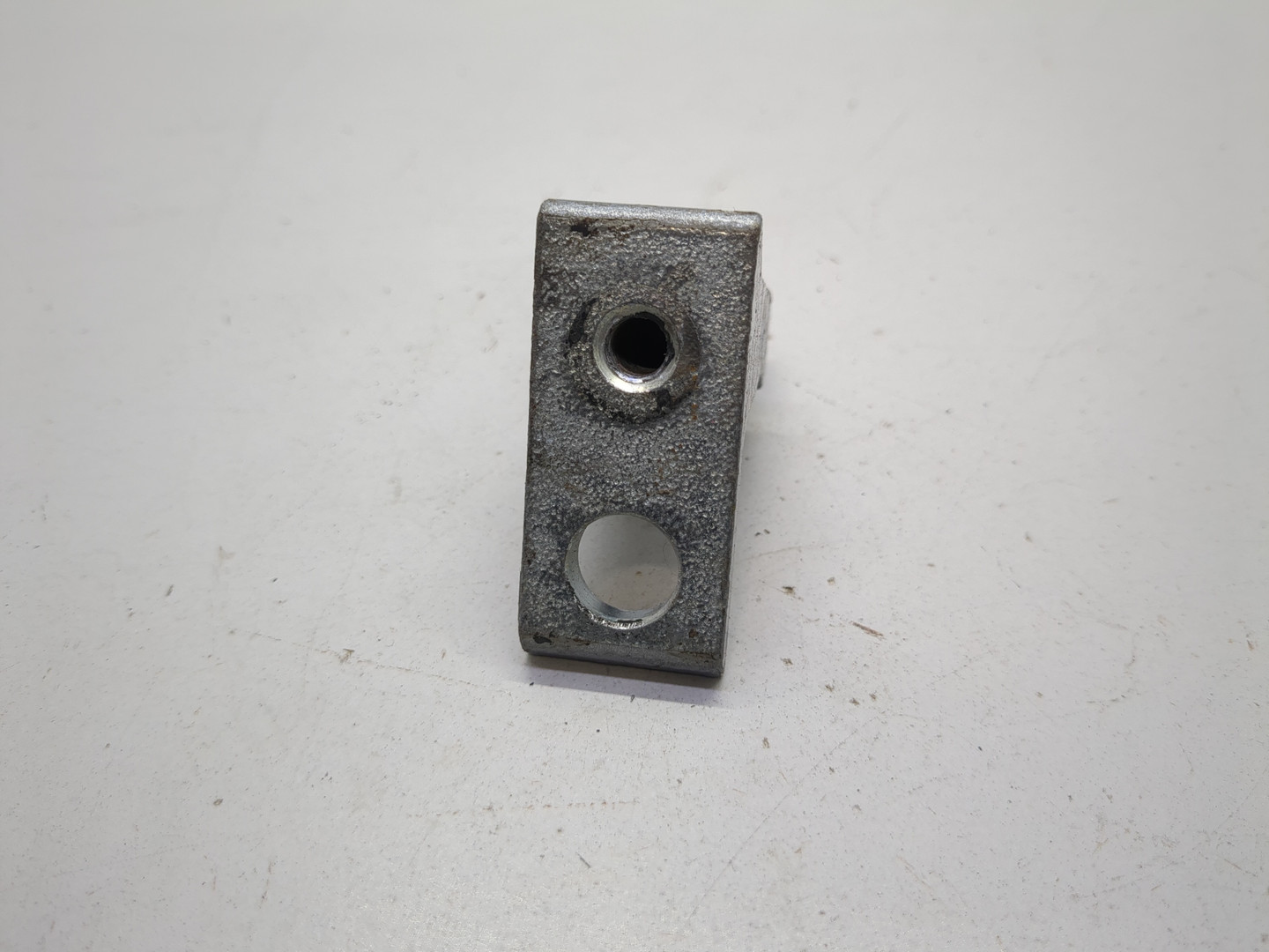 Петля двери