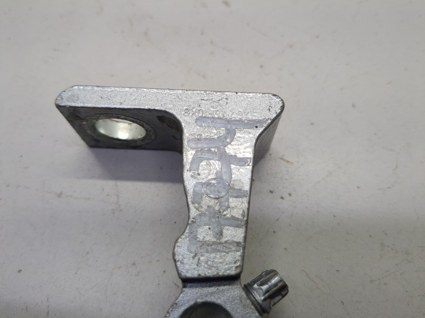 Петля двери