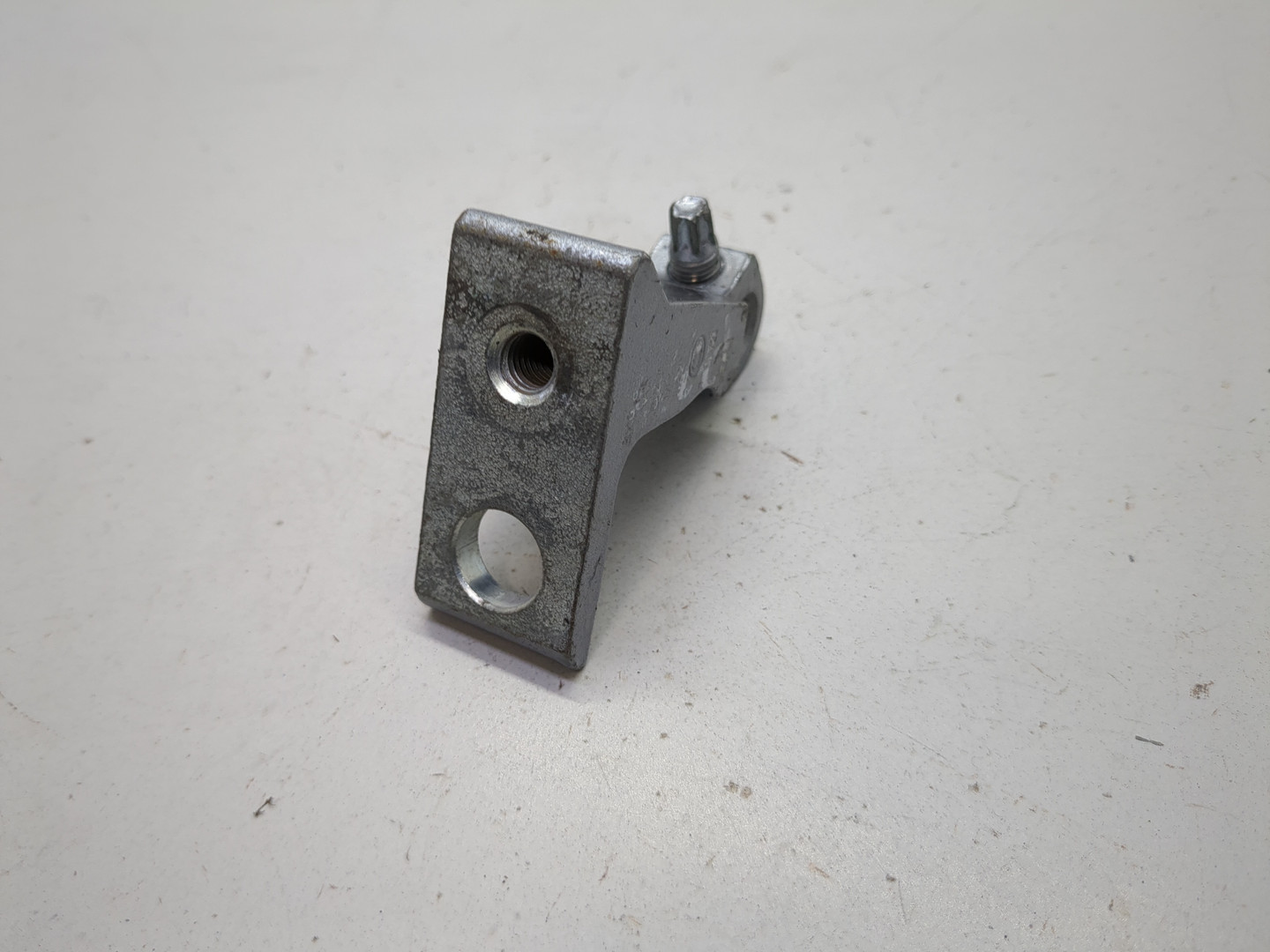 Петля двери