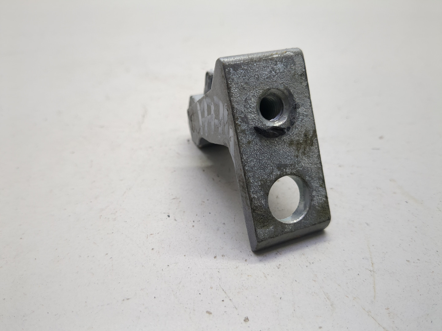 Петля двери