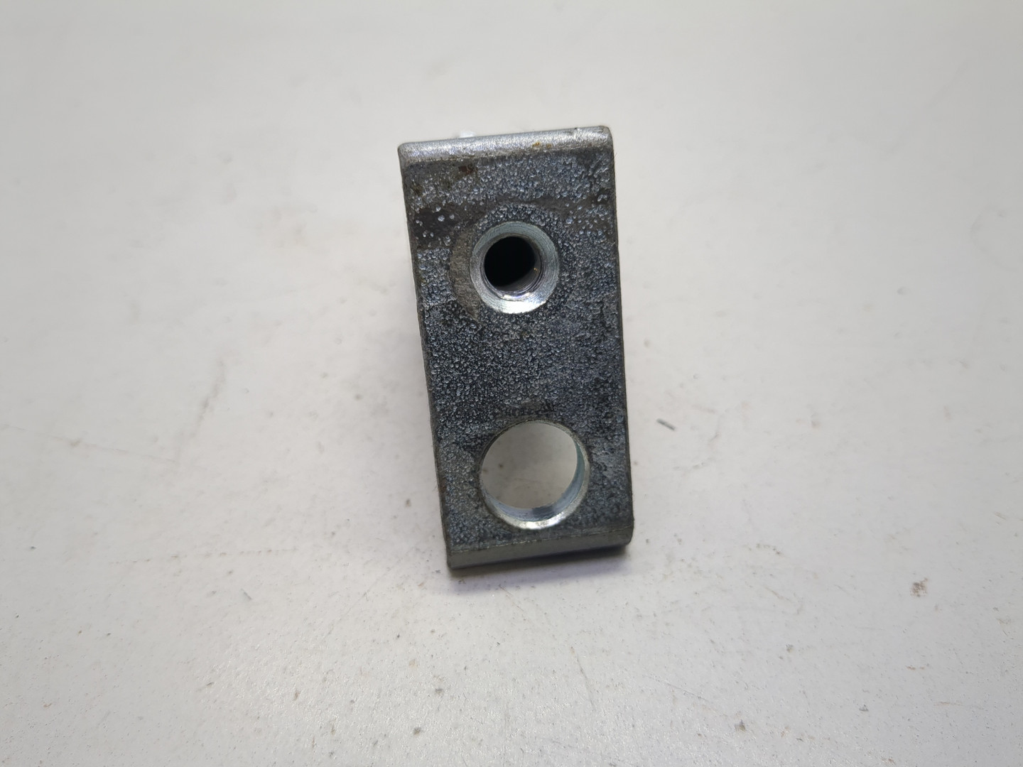 Петля двери