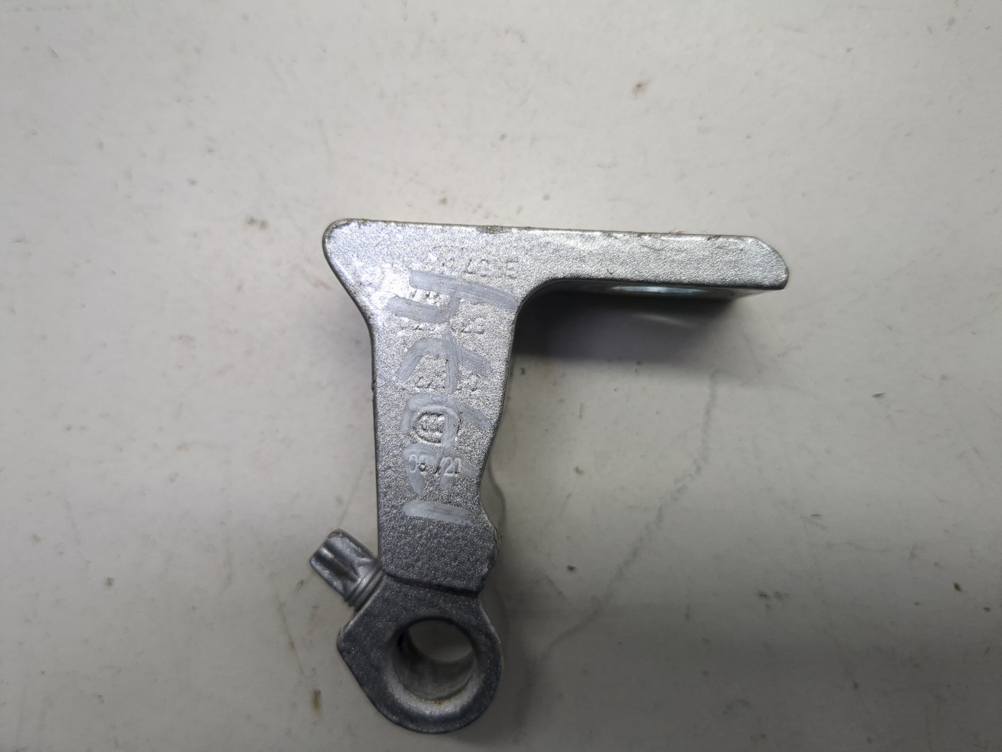 Петля двери