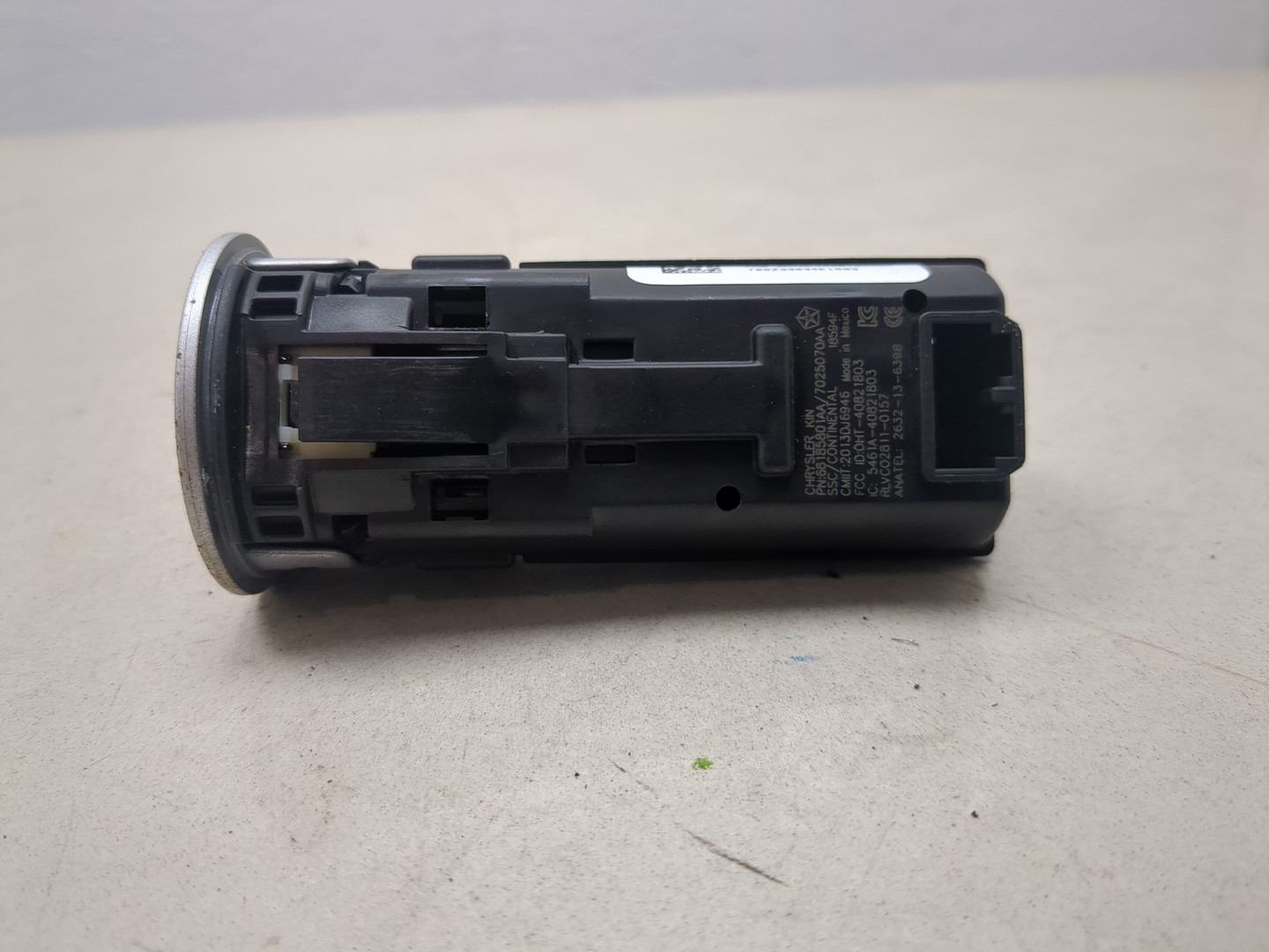 Кнопка запуска двигателя