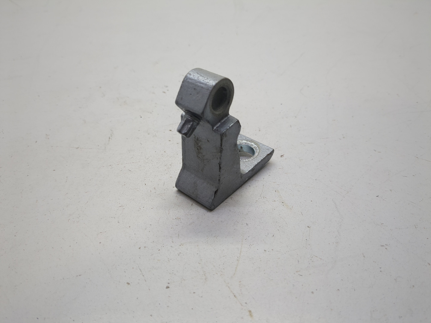 Петля двери