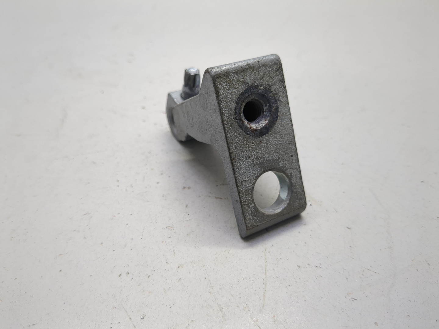 Петля двери