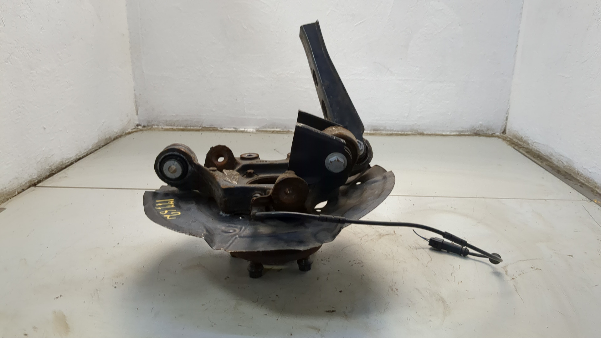 Кулак поворотный задний левый