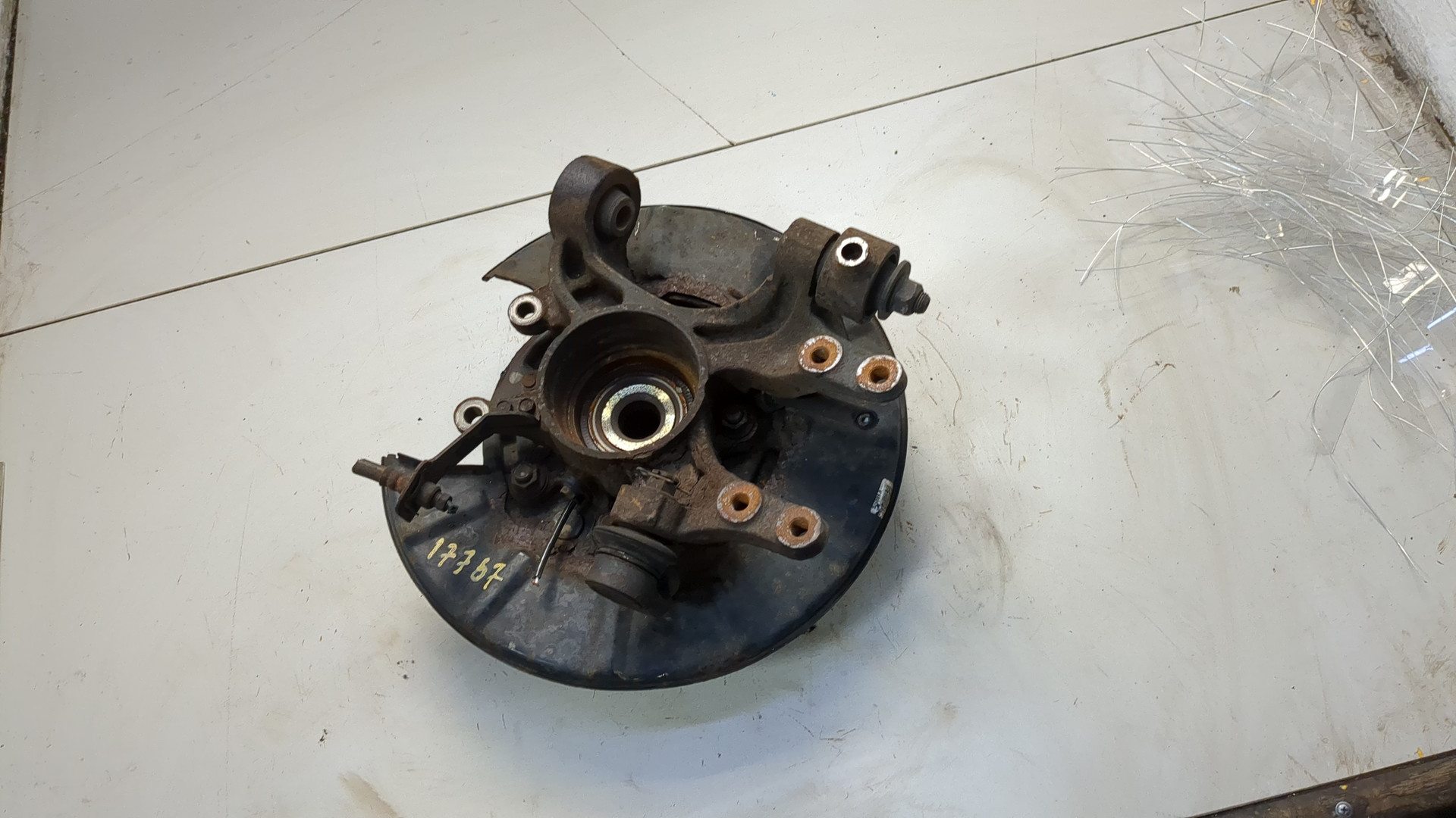 Кулак поворотный задний правый