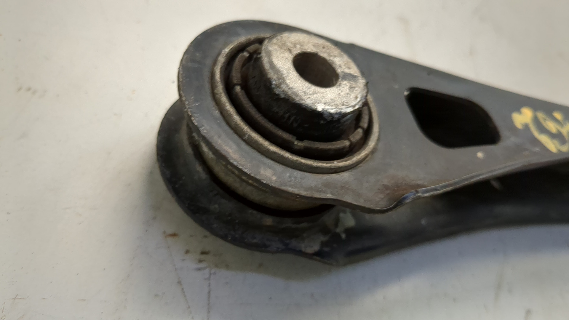 Рычаг задний