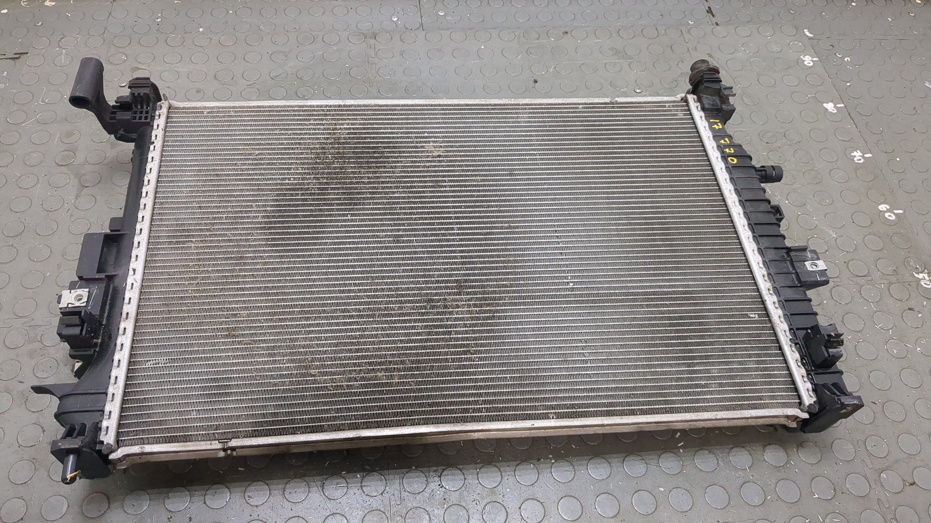 Радиатор охлаждения двигателя основной