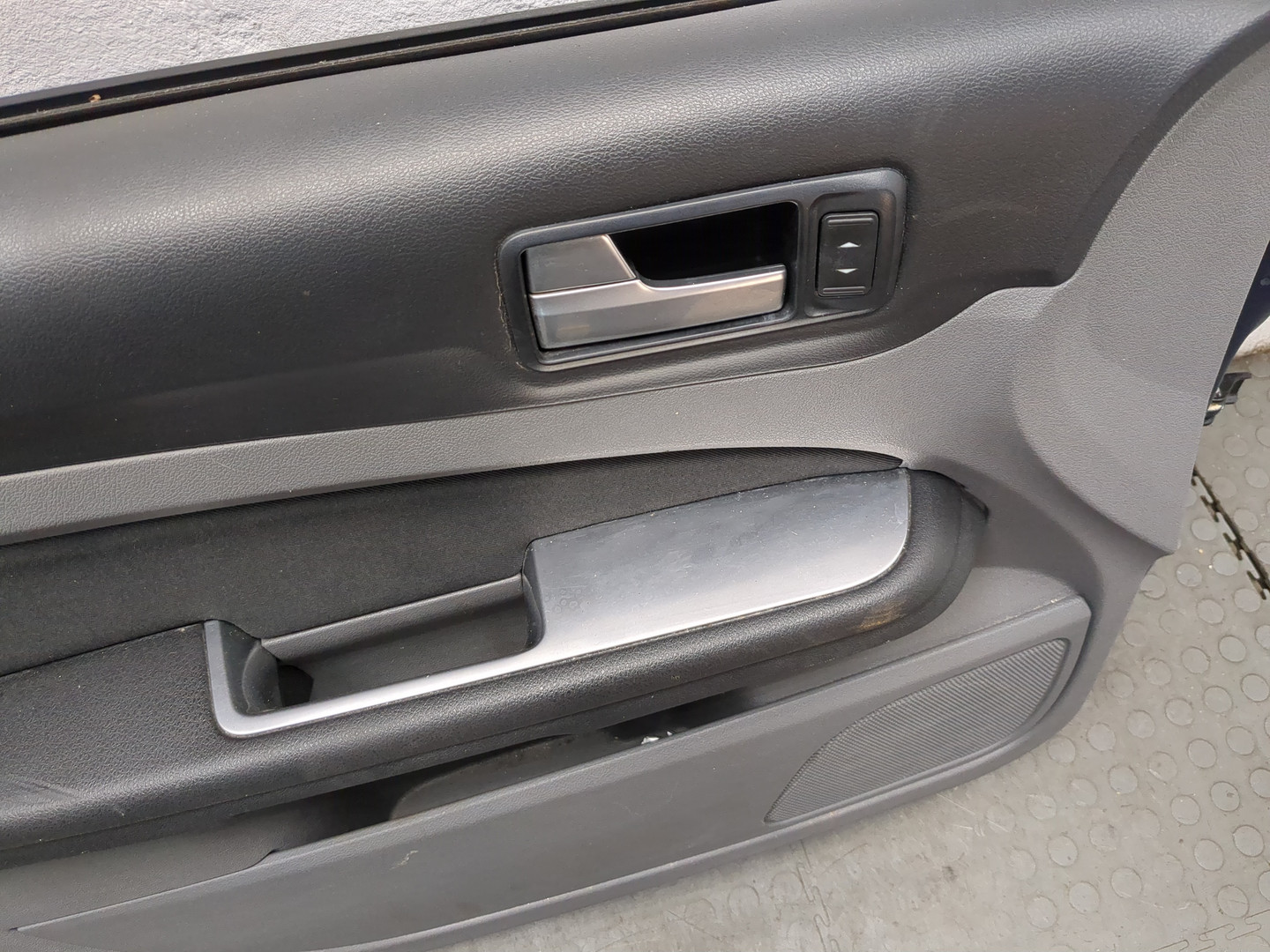 Дверь передняя левая