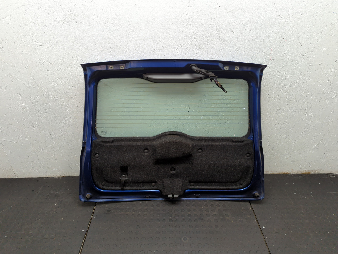 Дверь багажника