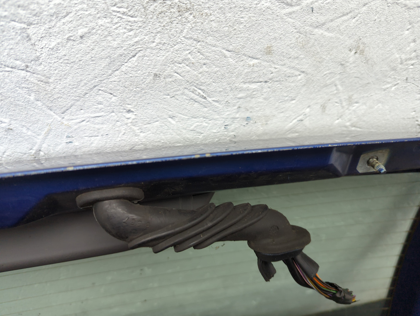 Дверь багажника