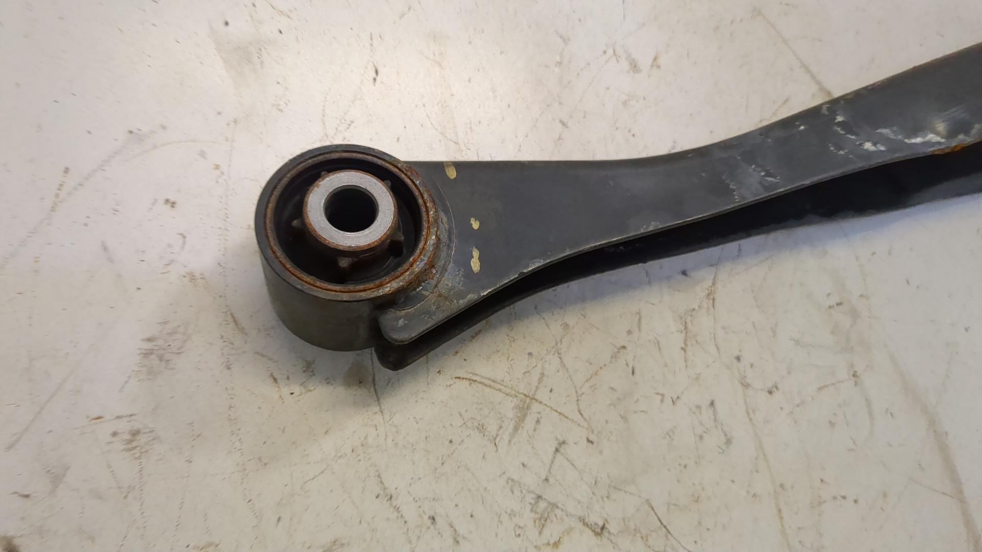 Рычаг задний