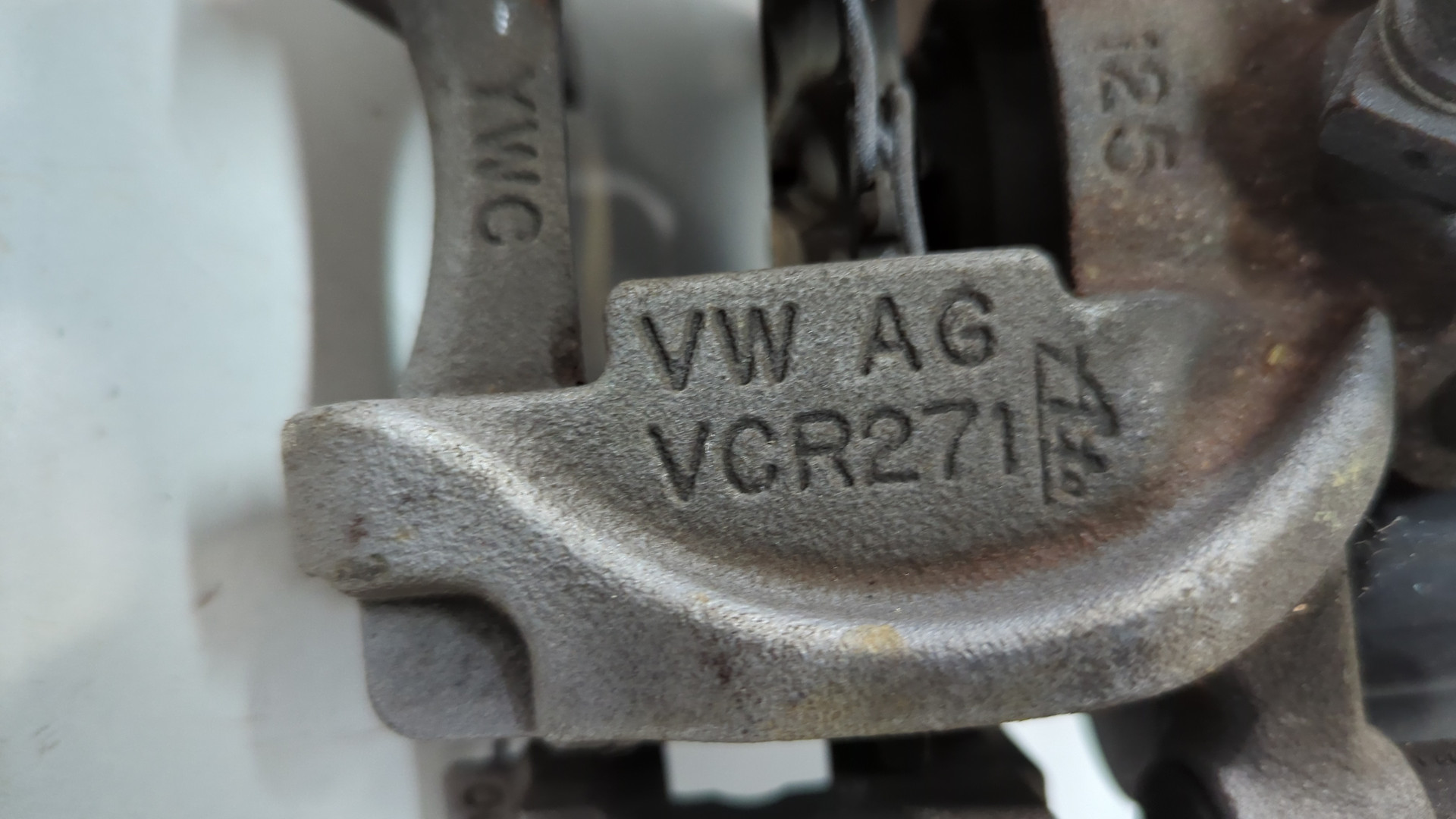 Суппорт задний левый