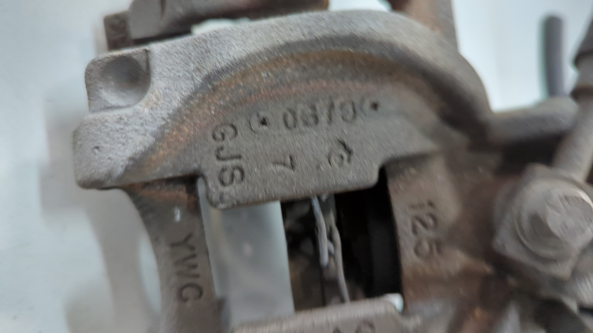 Суппорт задний левый