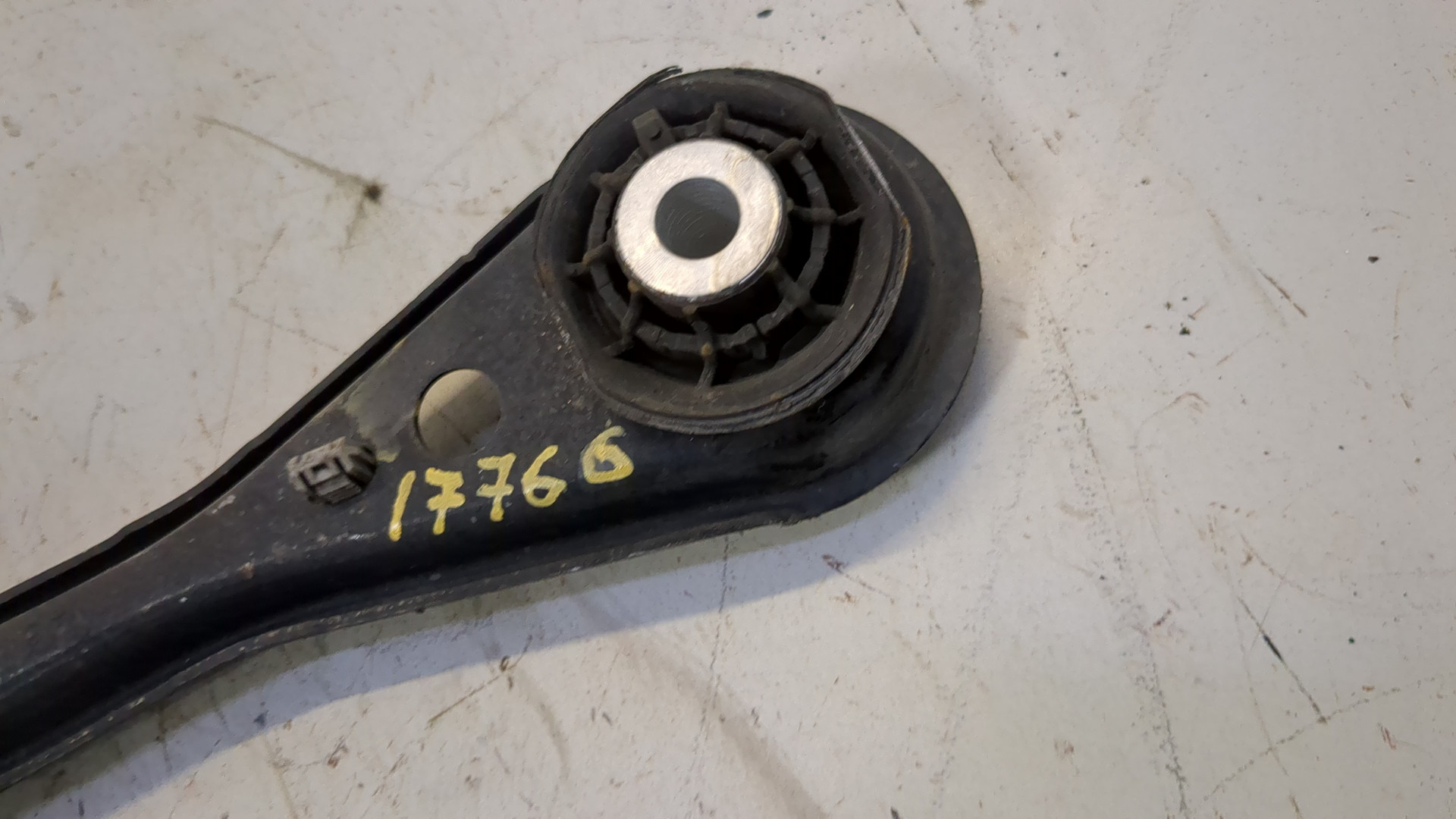 Рычаг задний