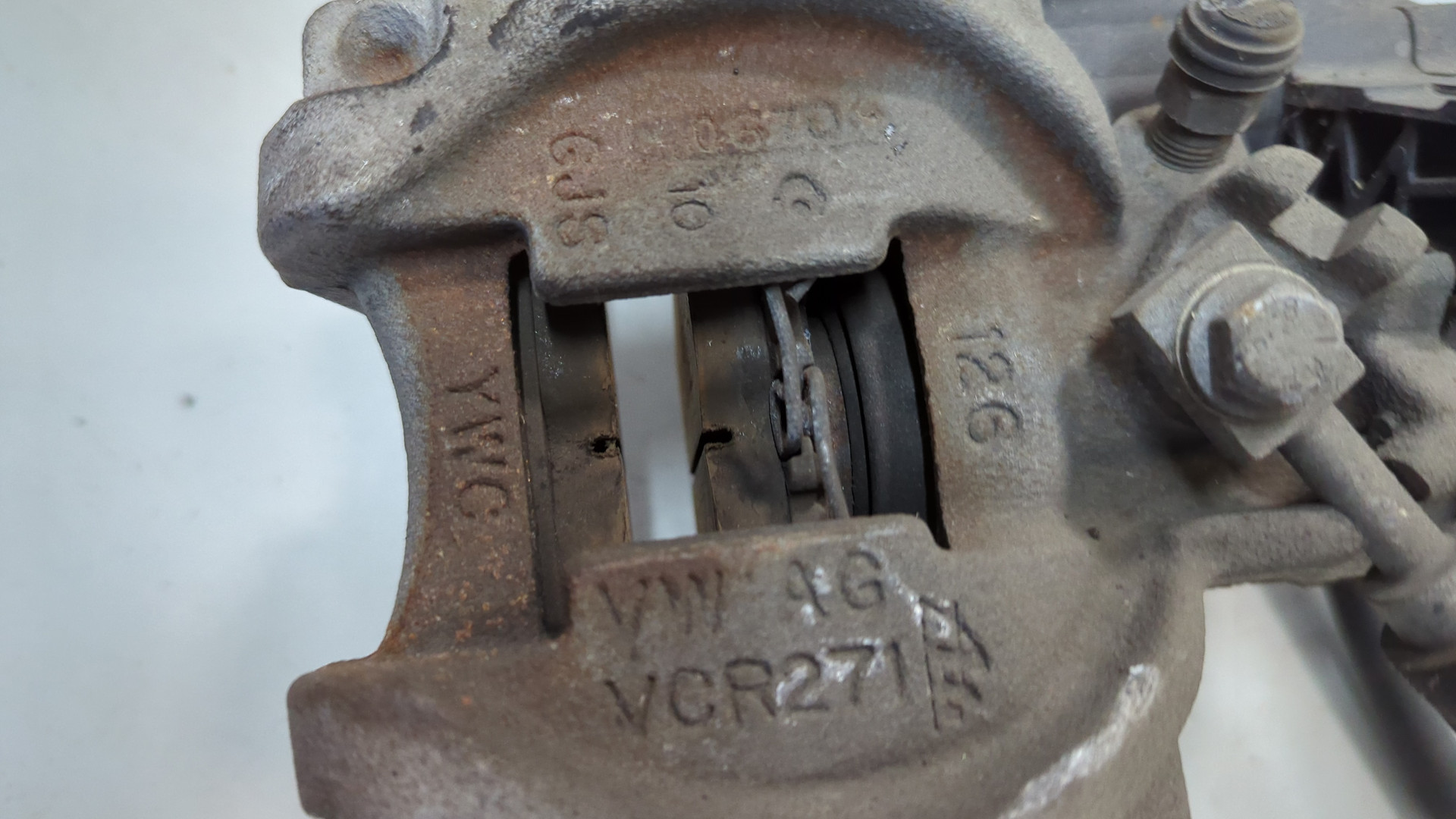 Суппорт задний правый