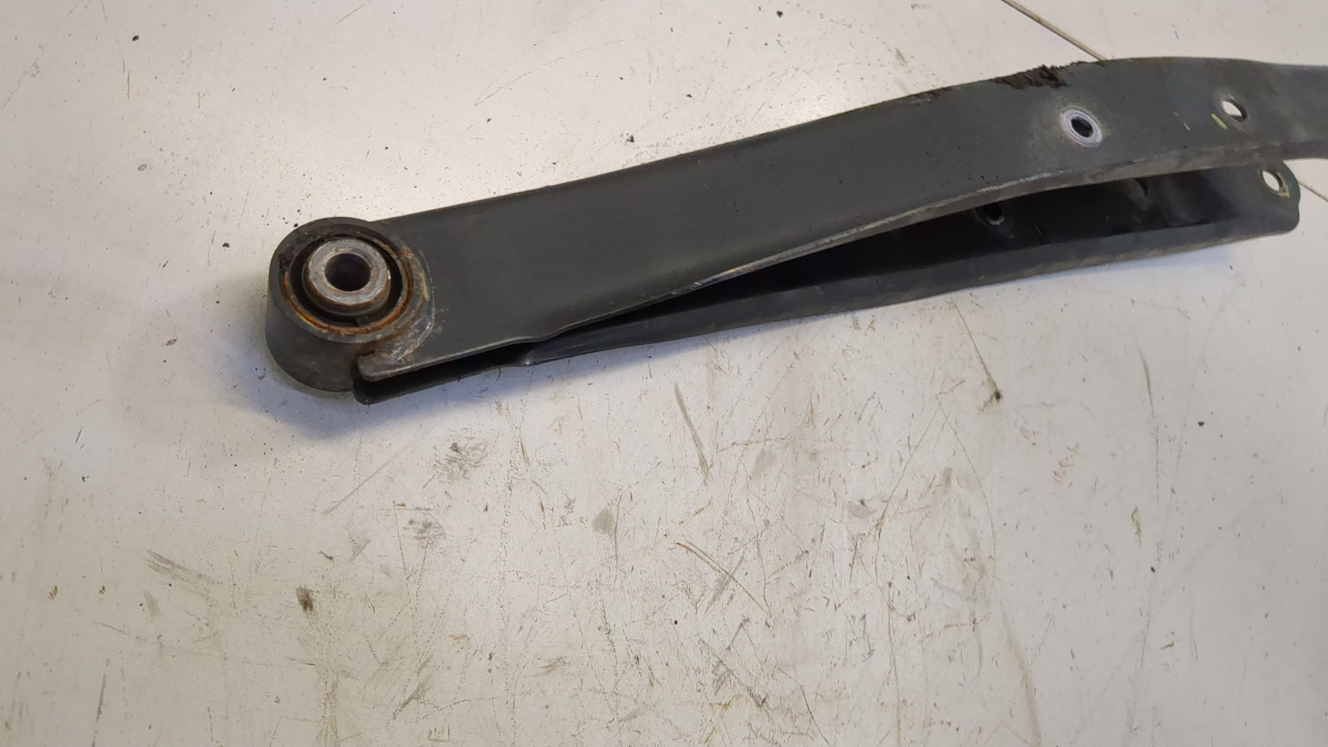 Рычаг задний