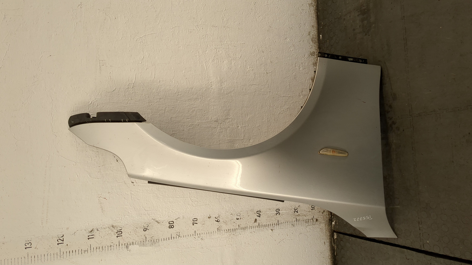 Крыло переднее правое