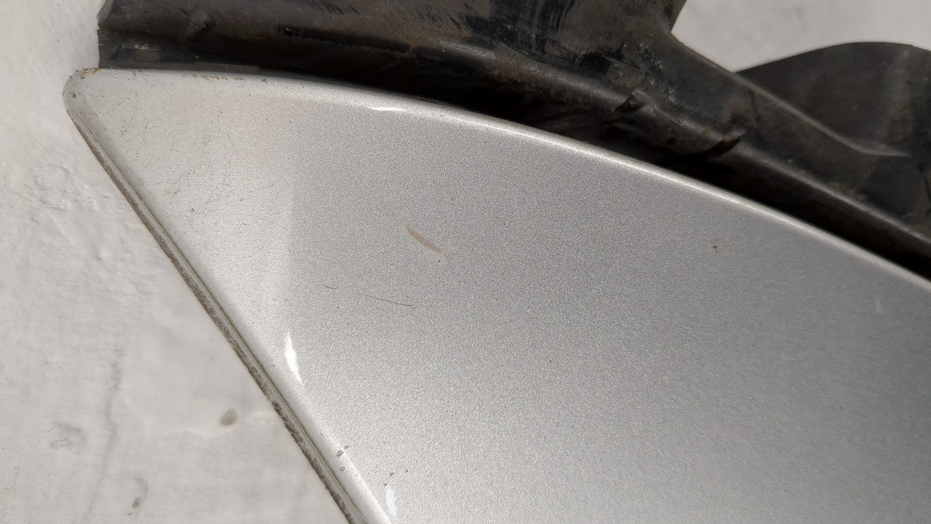 Крыло переднее правое