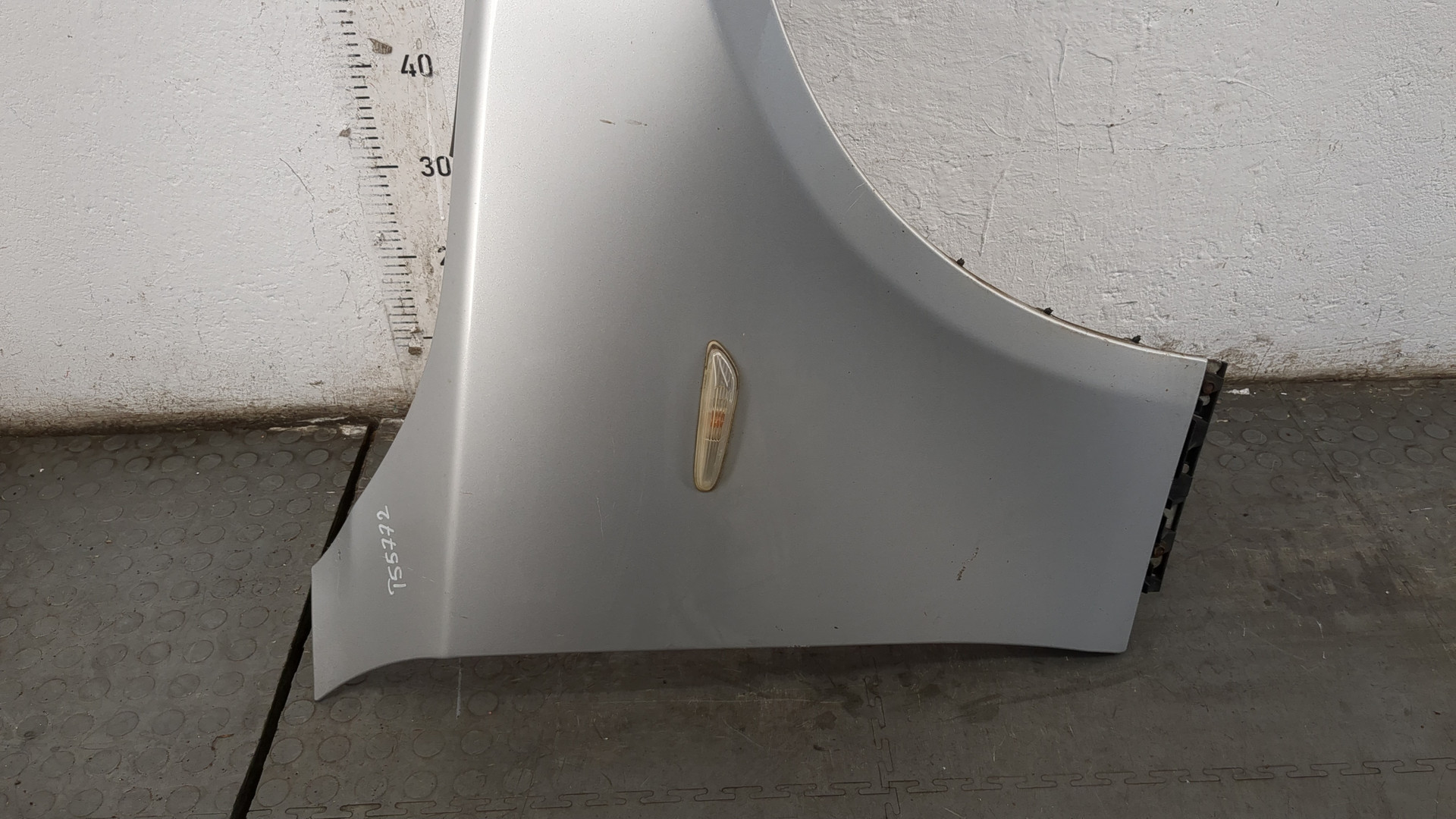 Крыло переднее правое