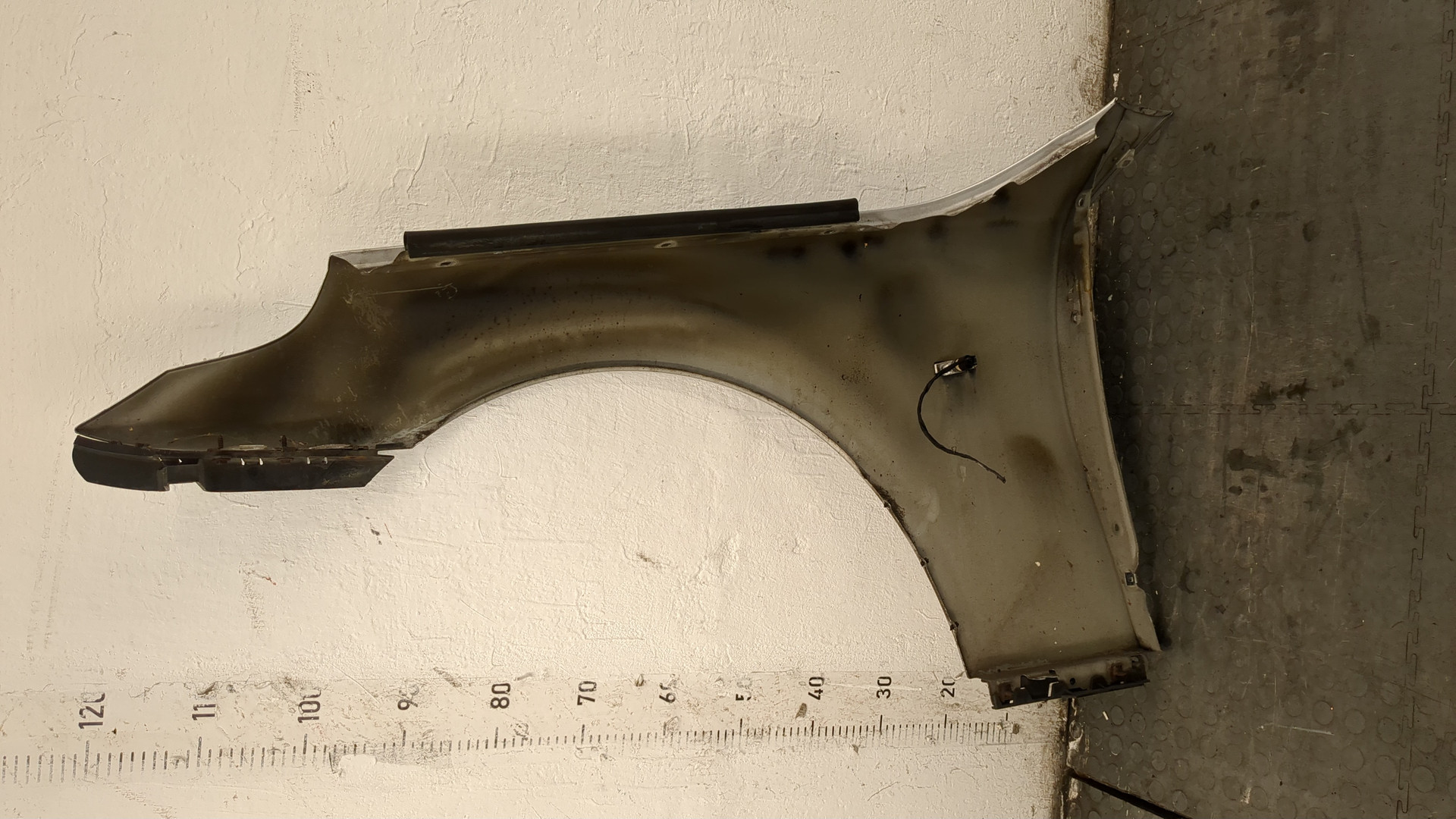 Крыло переднее правое