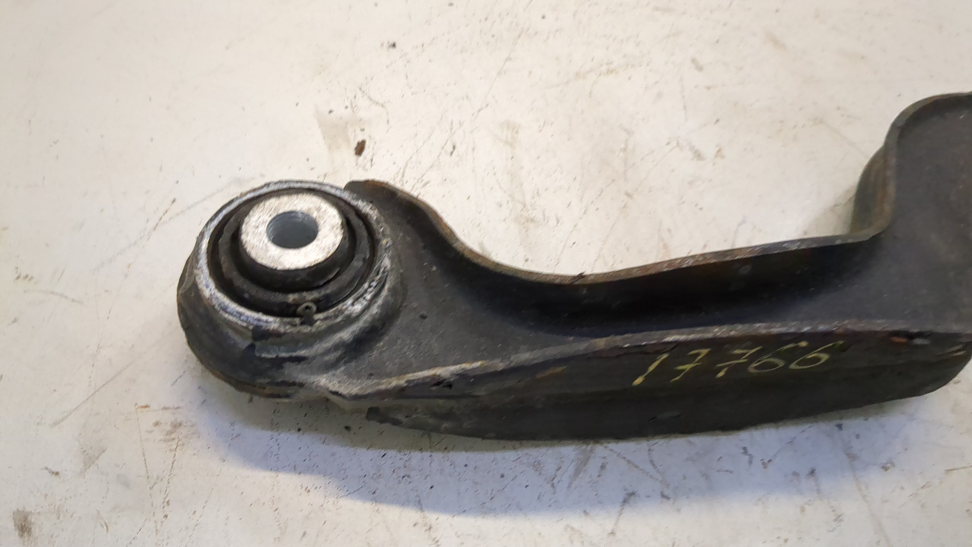 Рычаг задний