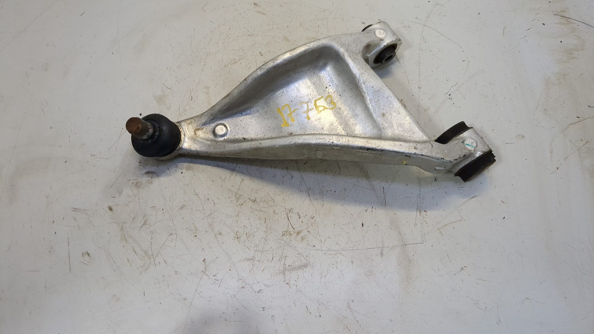 Рычаг задний правый