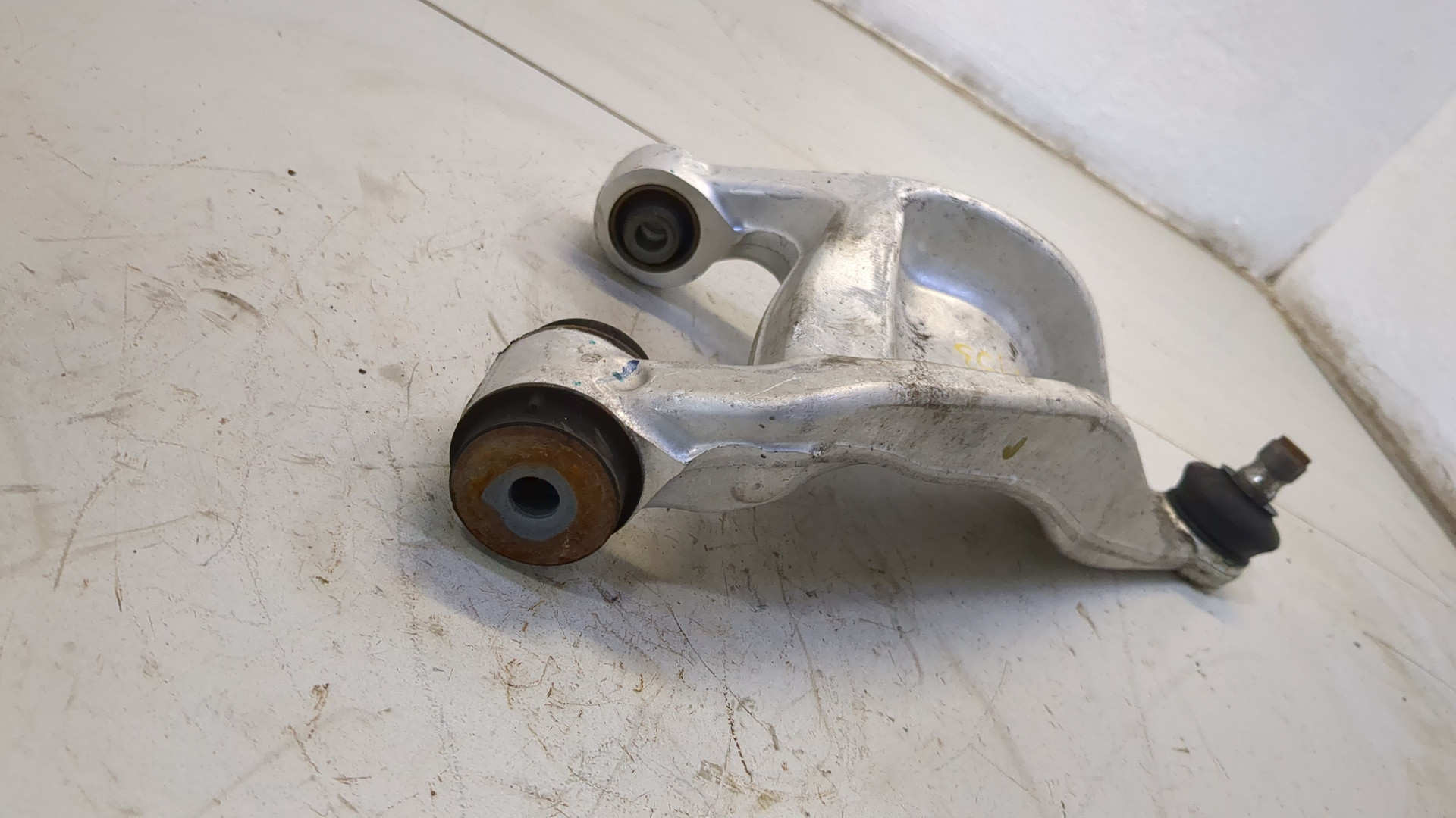 Рычаг задний левый