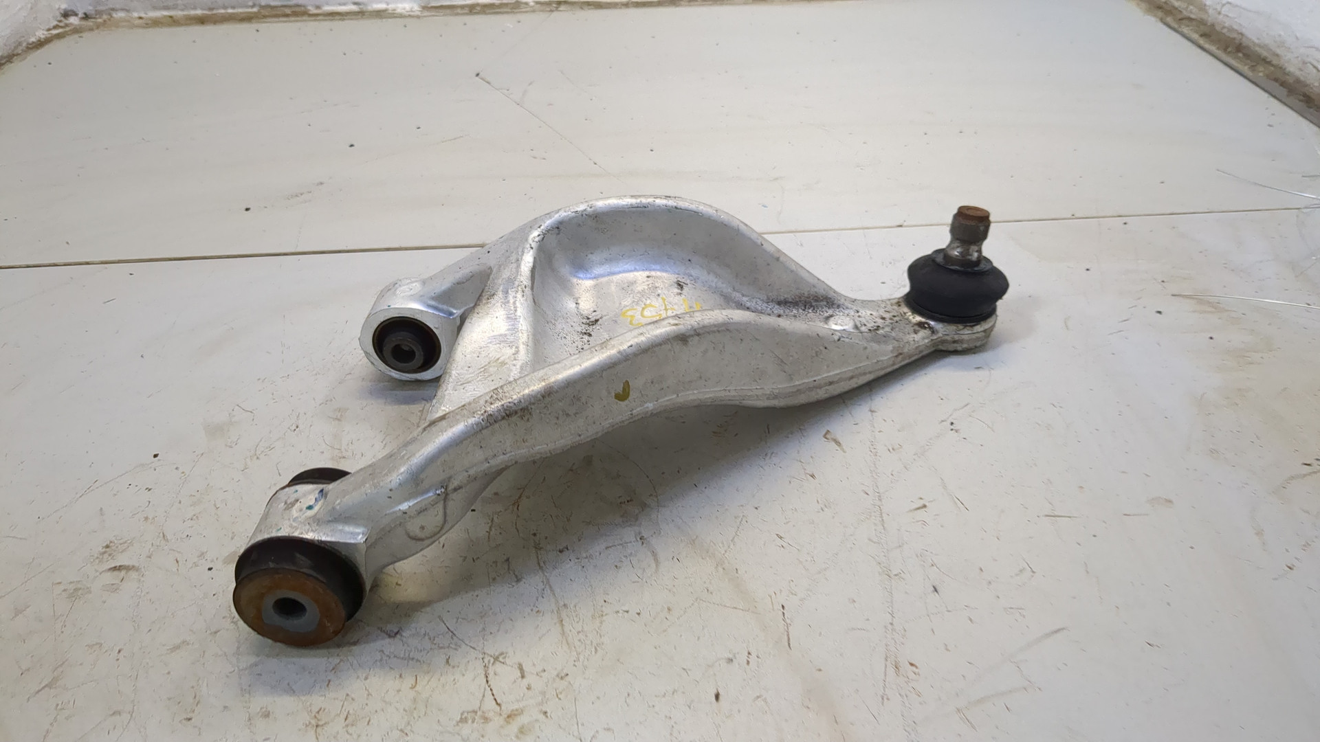 Рычаг задний левый