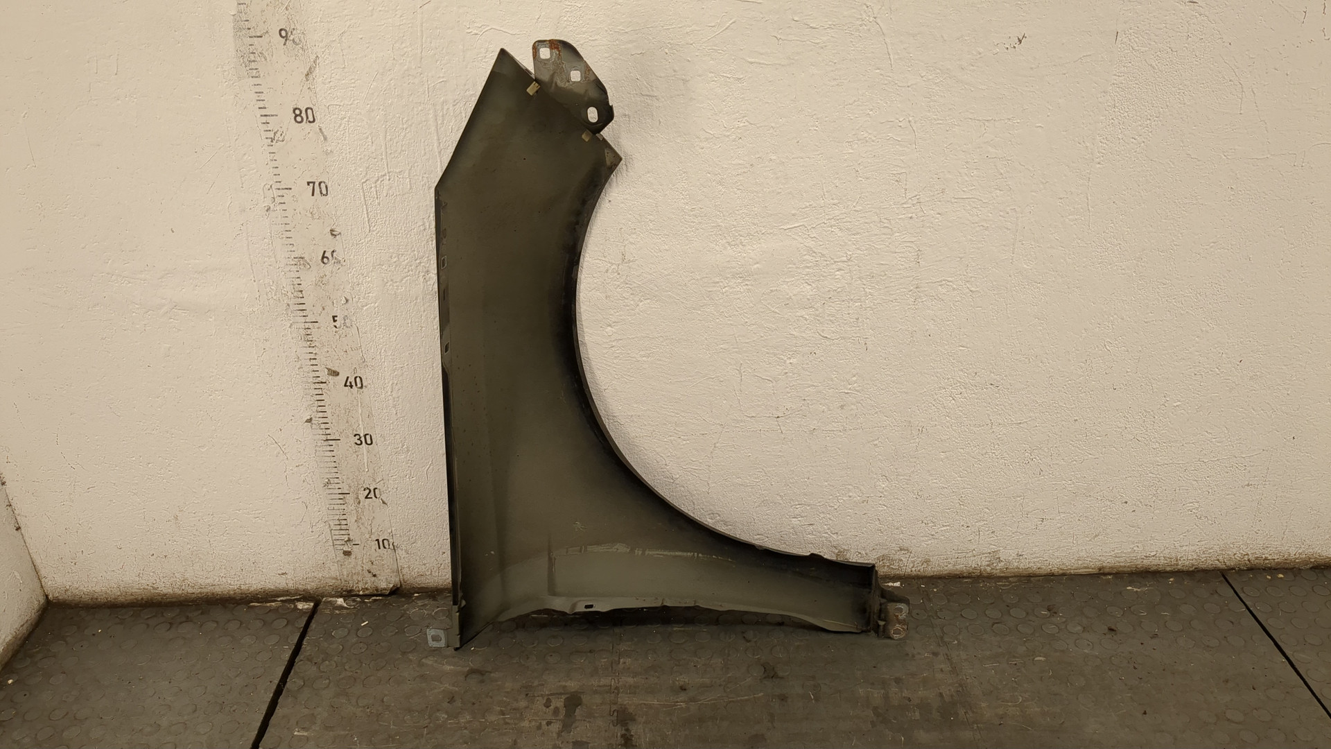 Крыло переднее левое