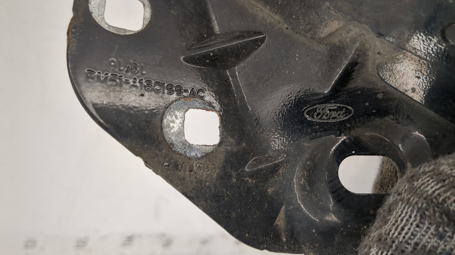 Крыло переднее левое