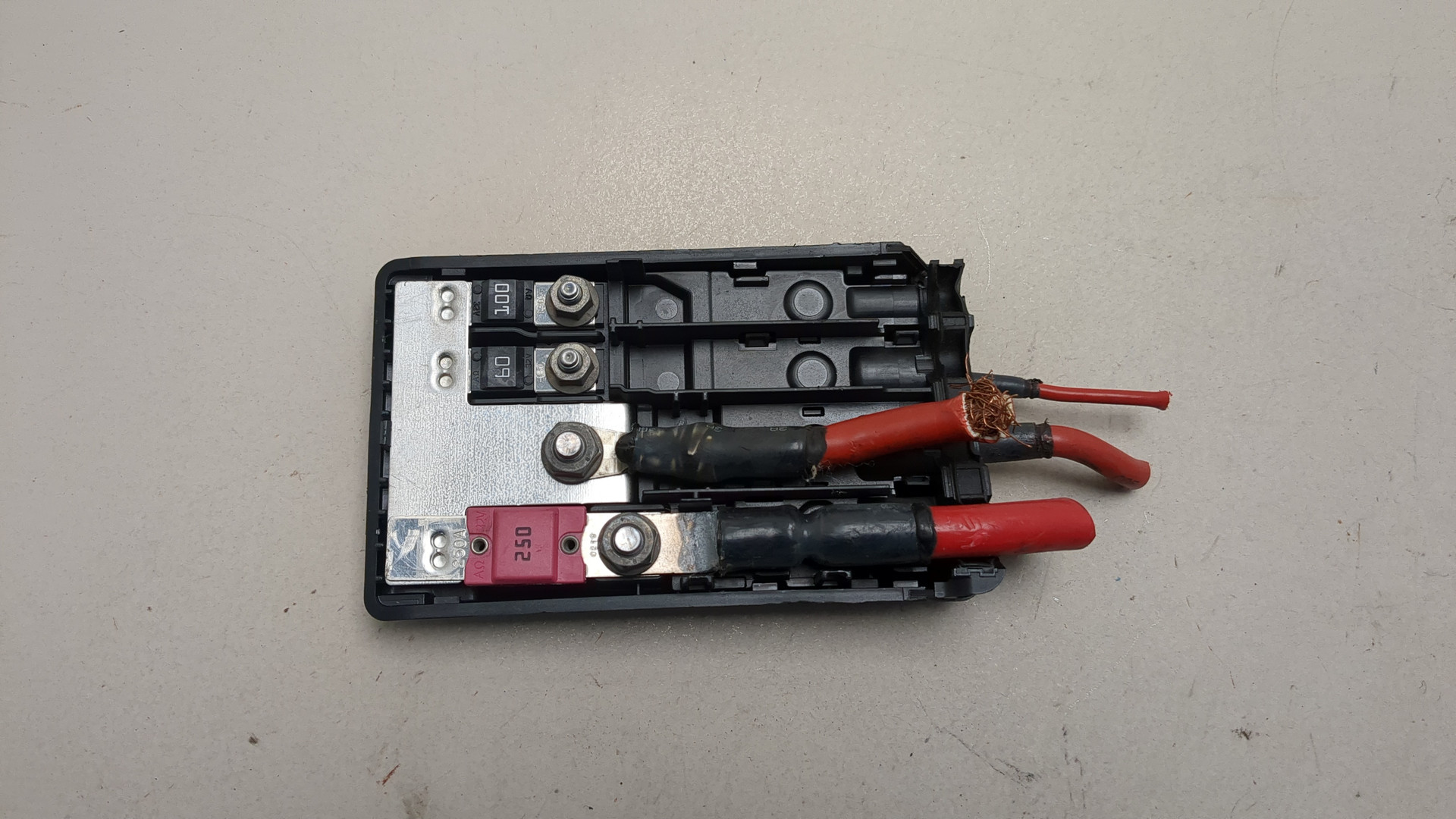 Блок предохранителей