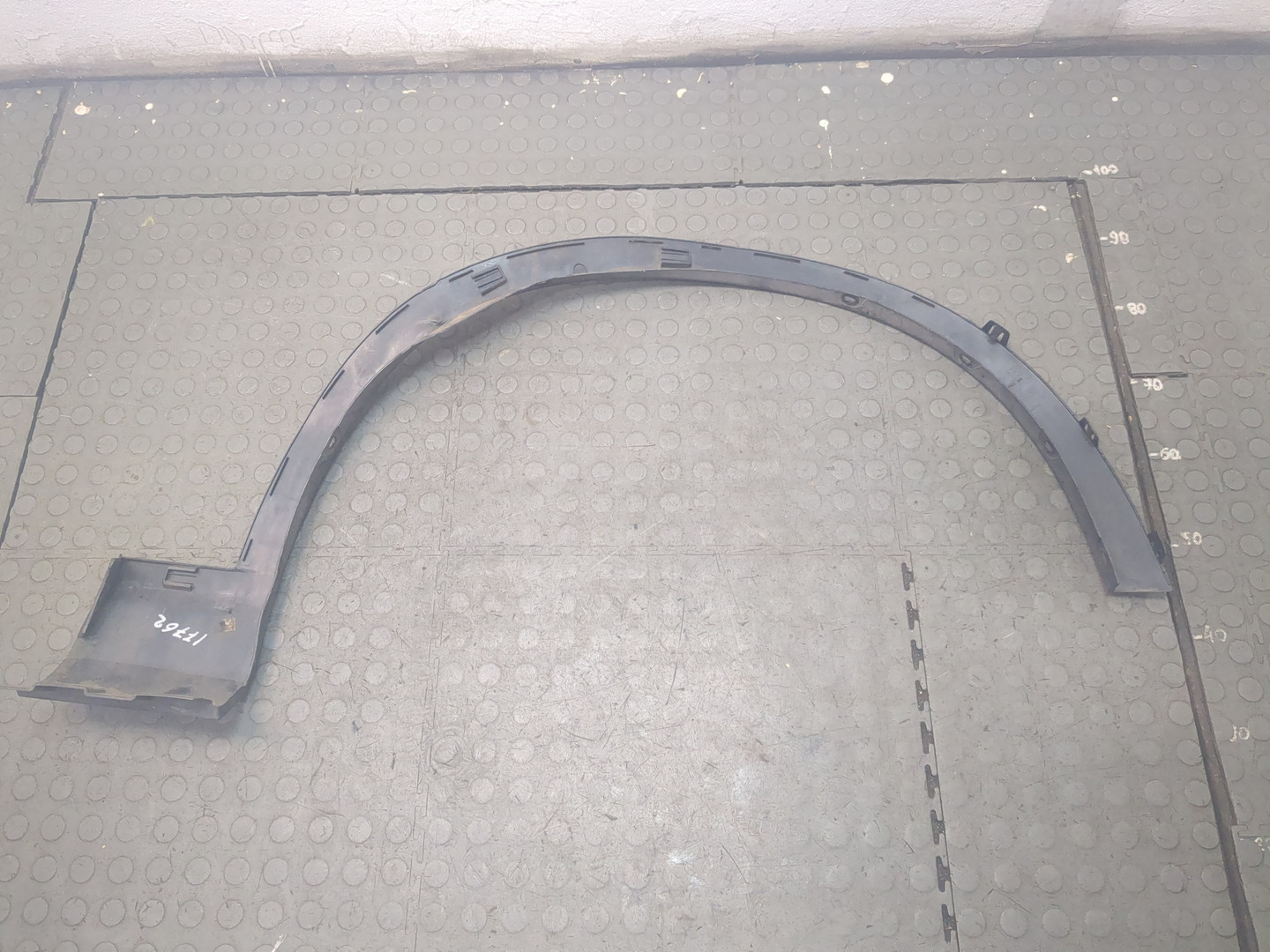 Накладка переднего крыла левого