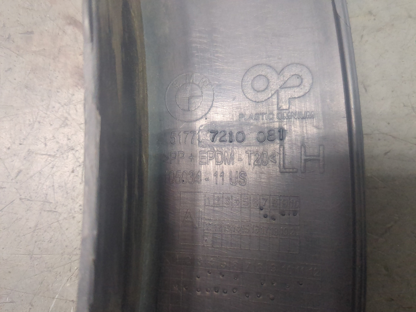 Накладка переднего крыла левого