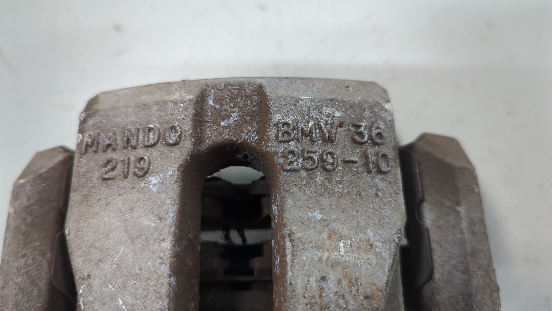 Суппорт задний левый