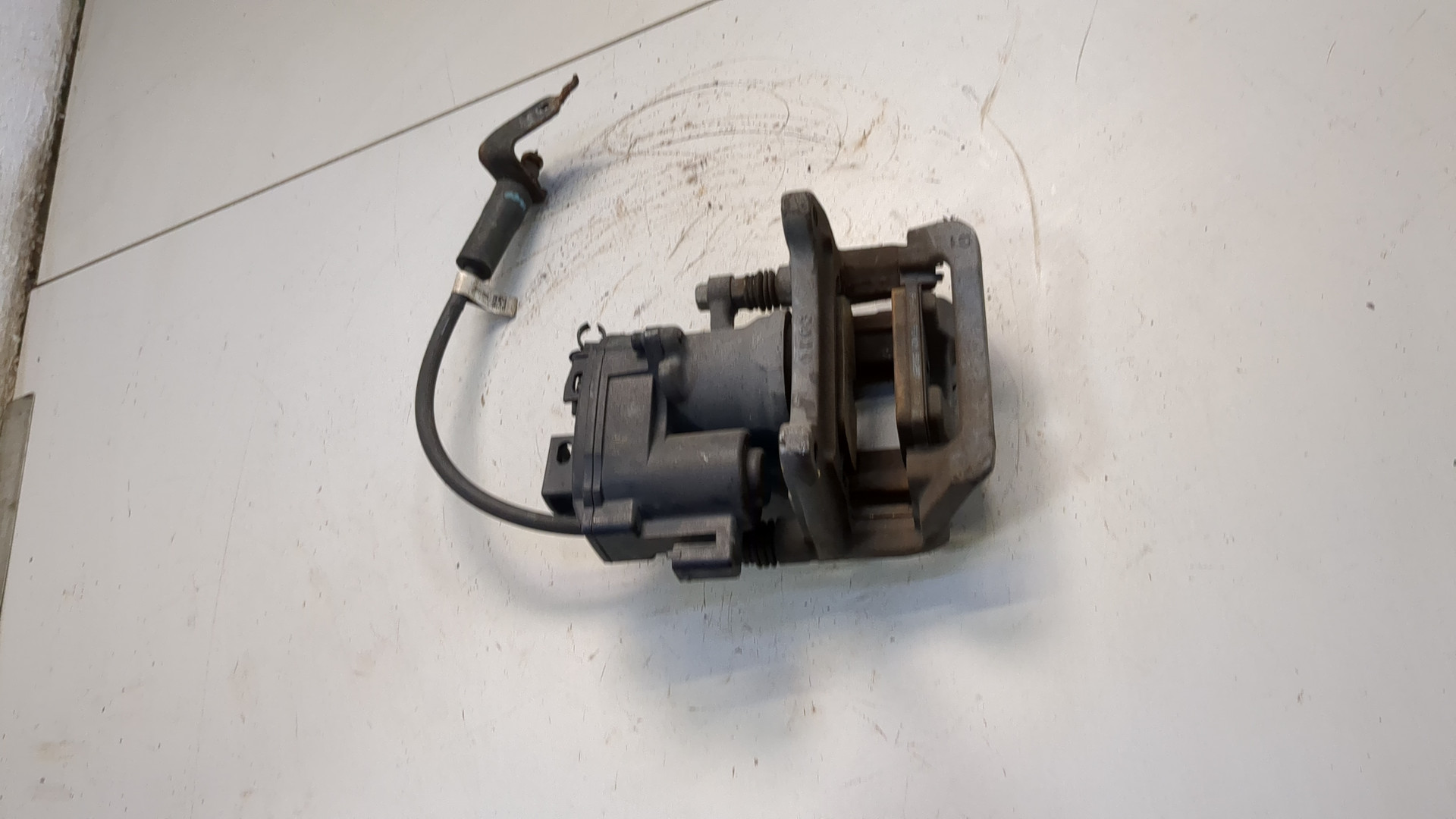 Суппорт задний левый